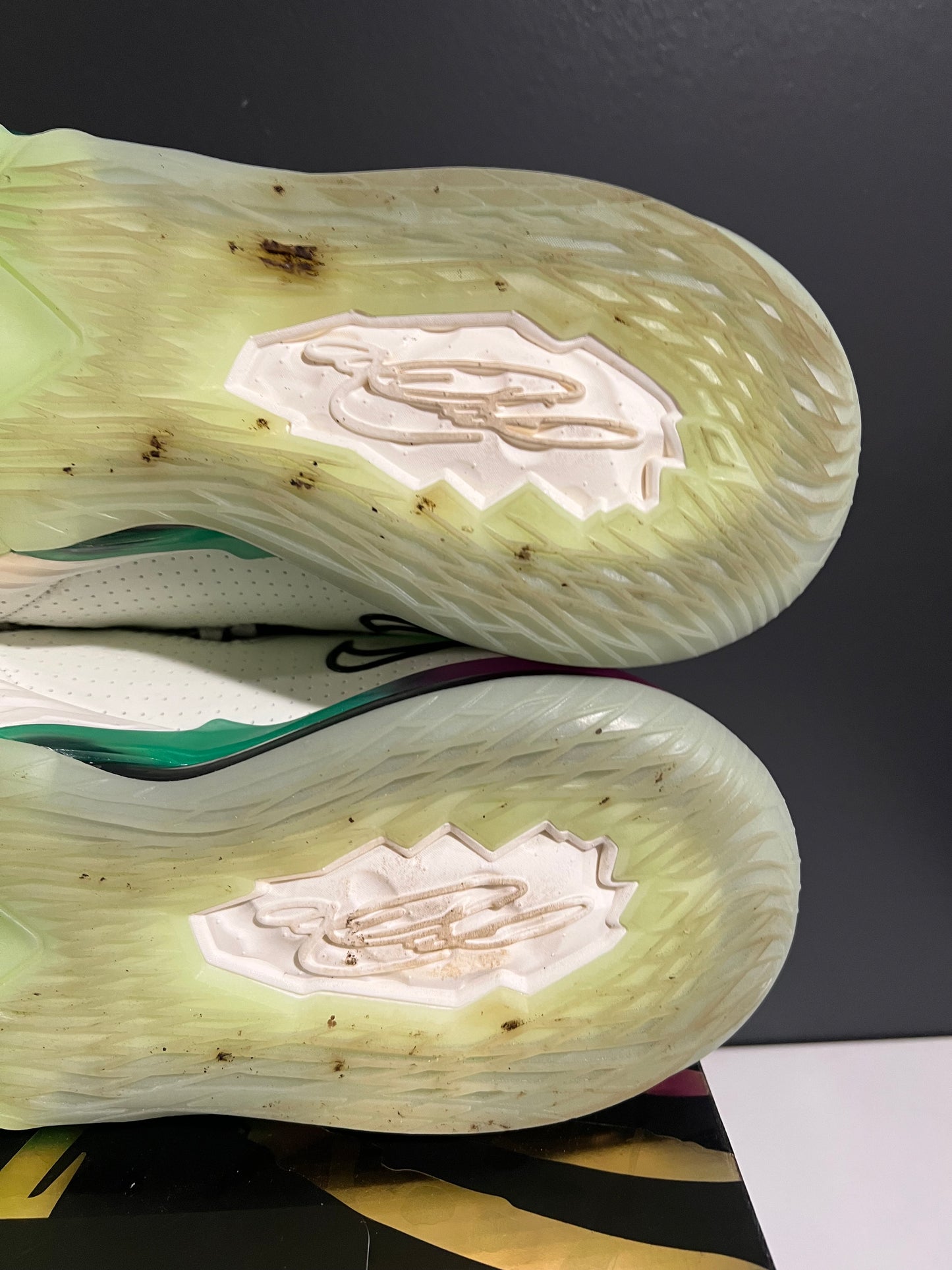 USED LeBron 17 Low Glow In The Dark CD5007-005 SIZE 11M OG ALL JY25-190