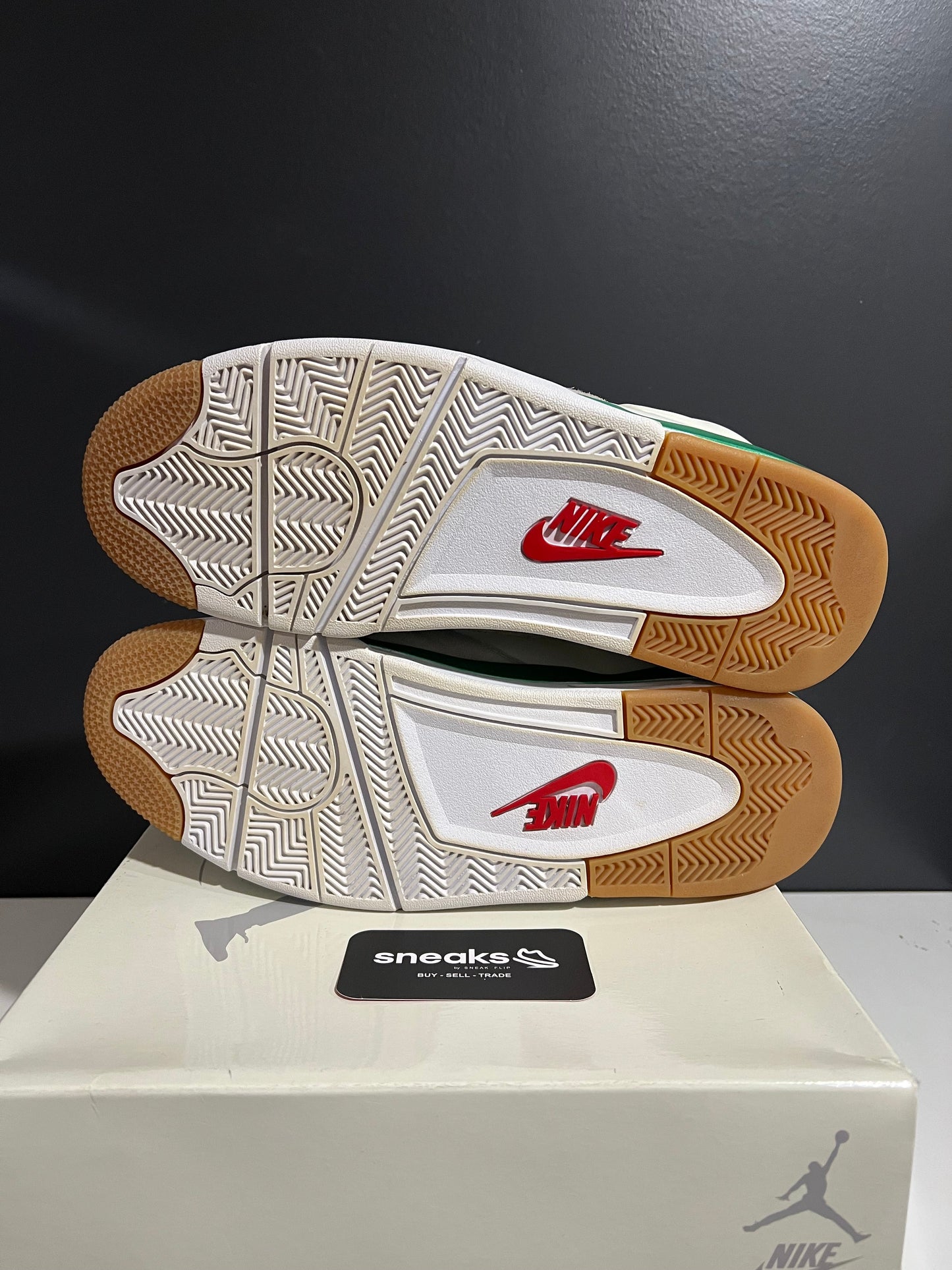 Jordan 4 Retro SB Pine Green - Used