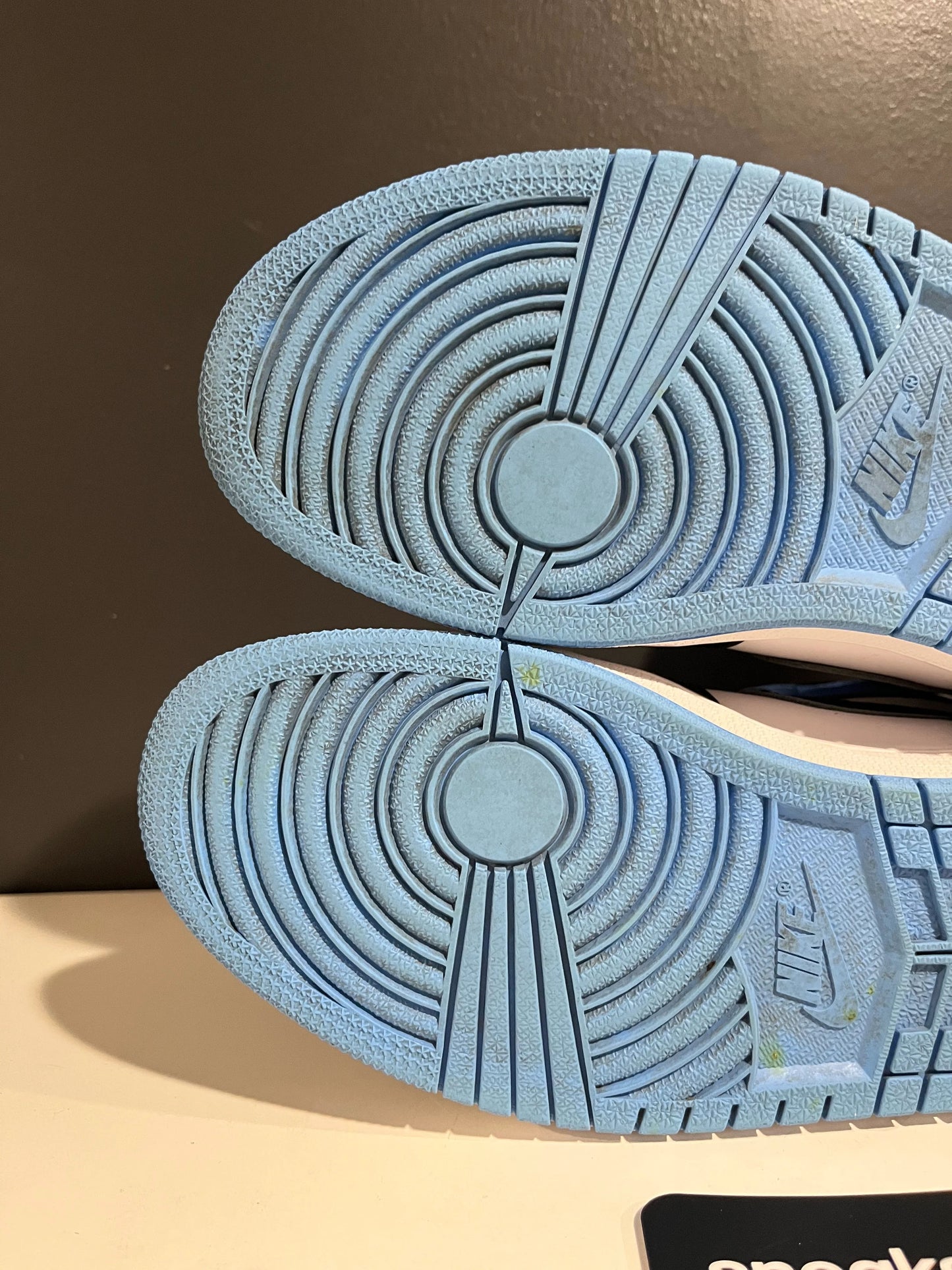 Jordan 1 Retro High OG UNC Toe - Used