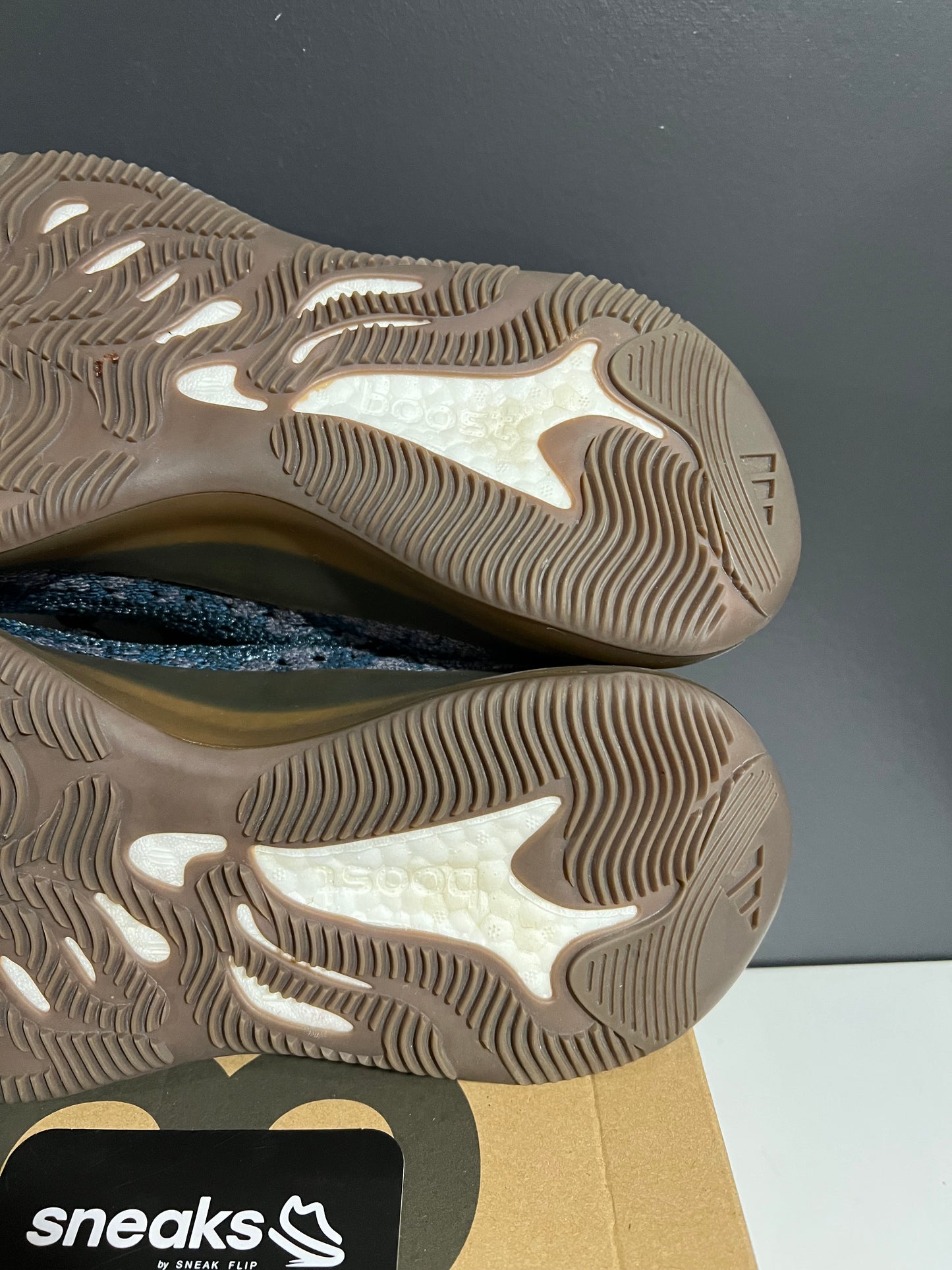 USED Yeezy Boost 380 Covellite GZ0454 SIZE 10M OG ALL AG25-326