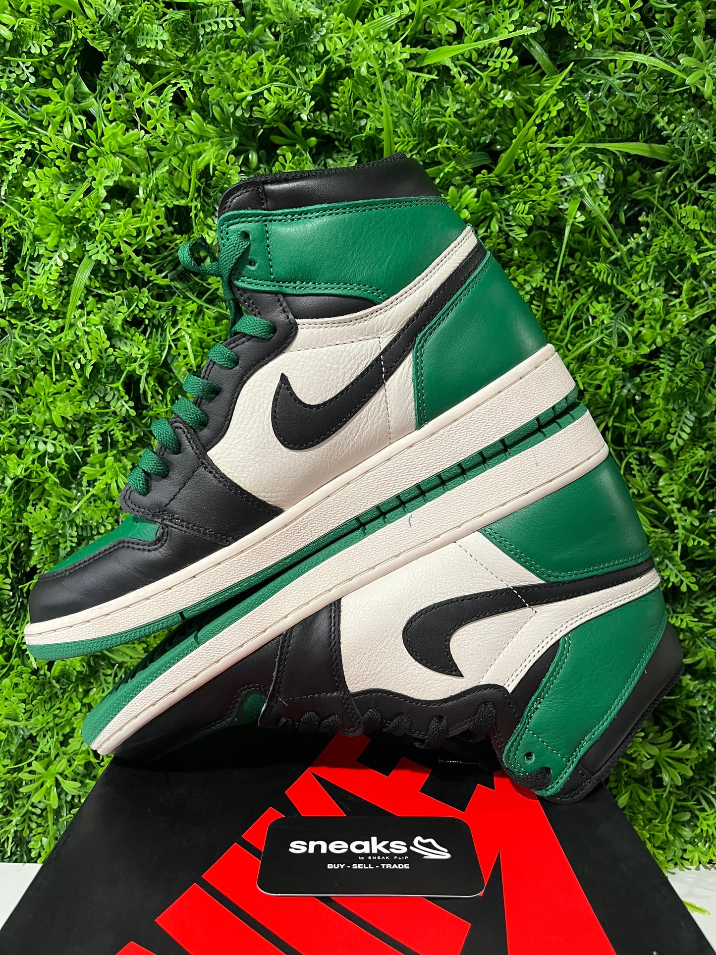 USED Air Jordan 1 Retro High OG Pine Green 555088-302 SIZE 10.5M OG ALL