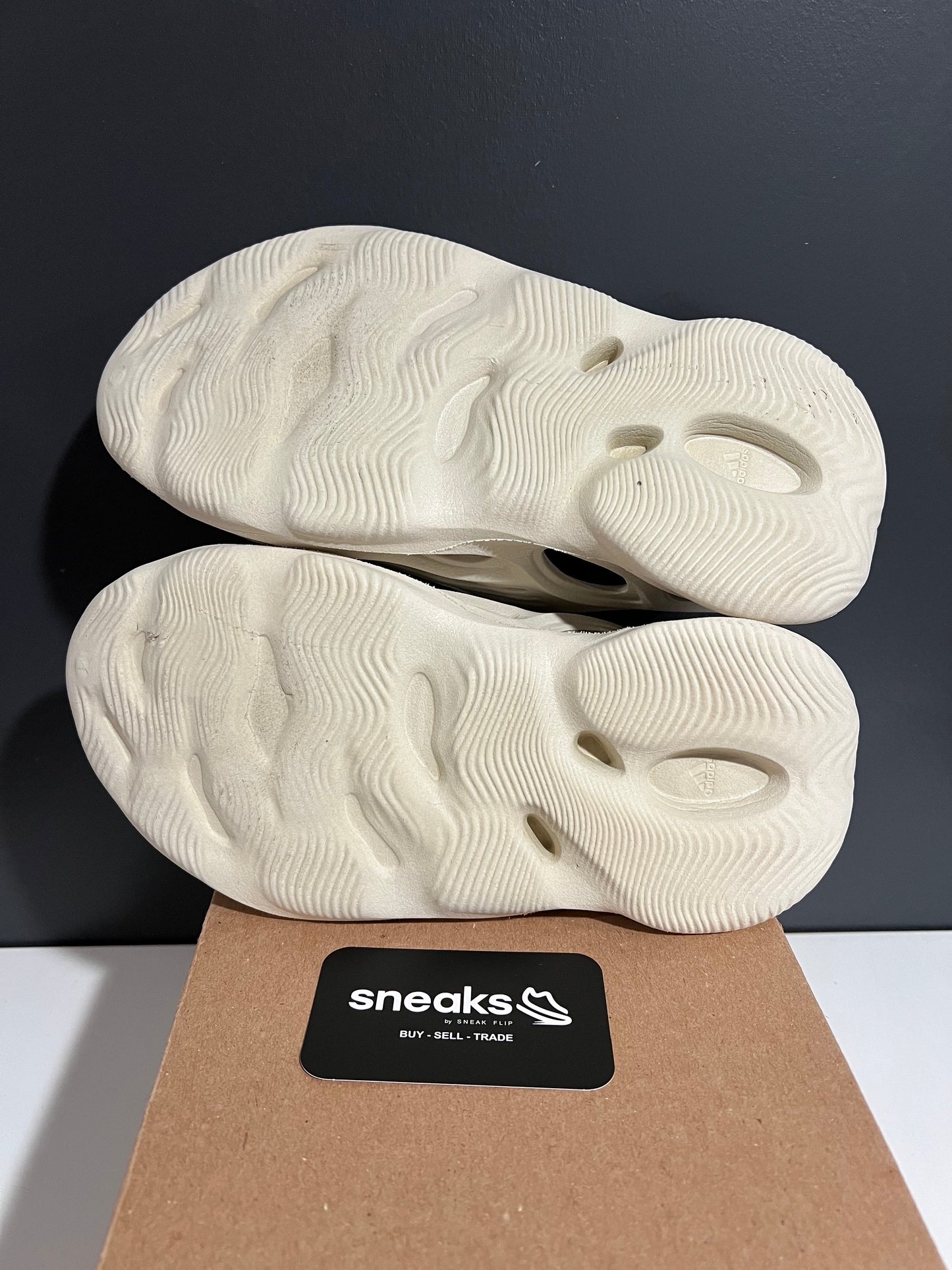 adidas Yeezy Foam RNNR Sand - Used