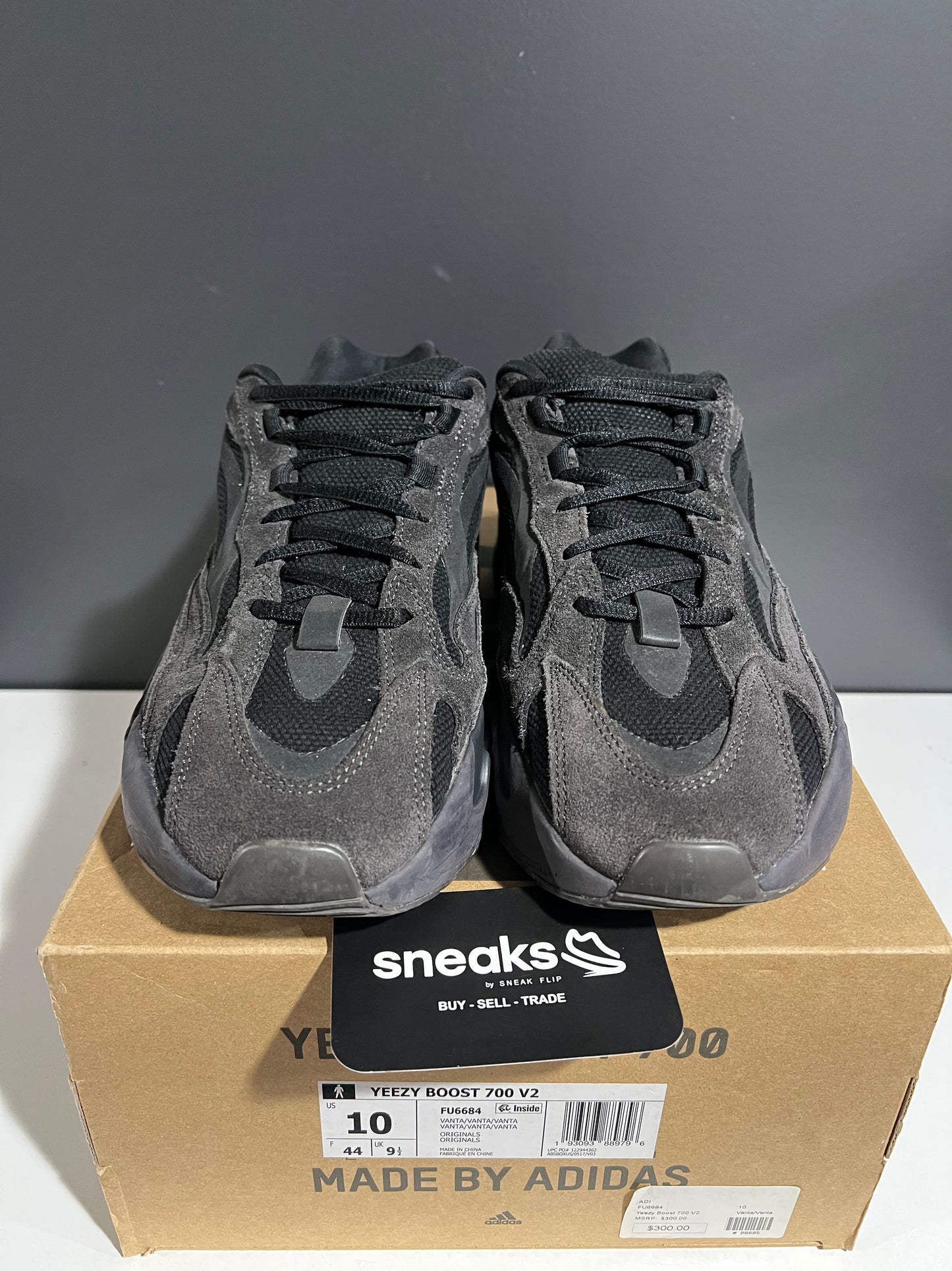 USED Adidas Yeezy Boost 700 V2 Vanta FU6684 SIZE 10M OG ALL AG25-109