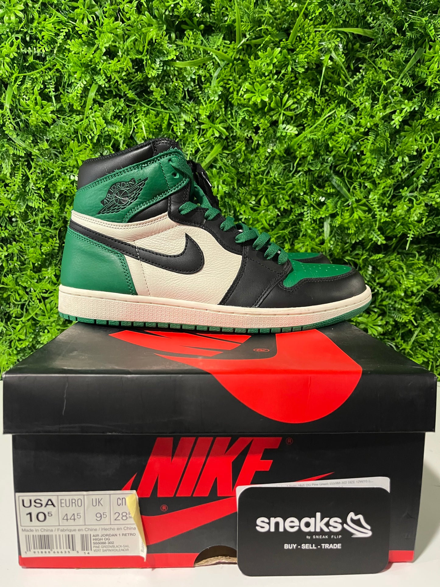 USED Air Jordan 1 Retro High OG Pine Green 555088-302 SIZE 10.5M OG ALL