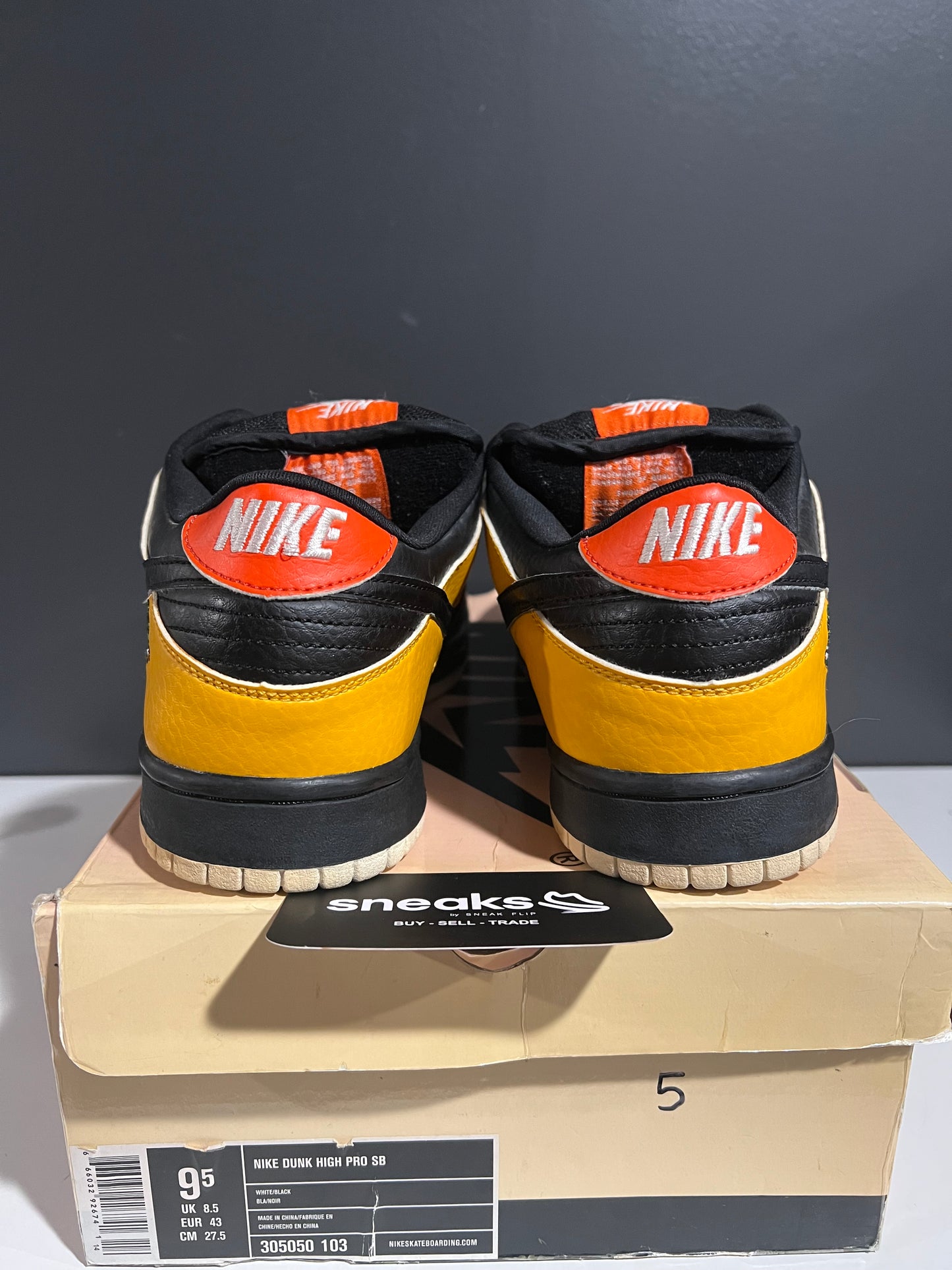 USED Dunk Low Pro SB Raygun 304292-803 SIZE 10M REP BOX AG25-191