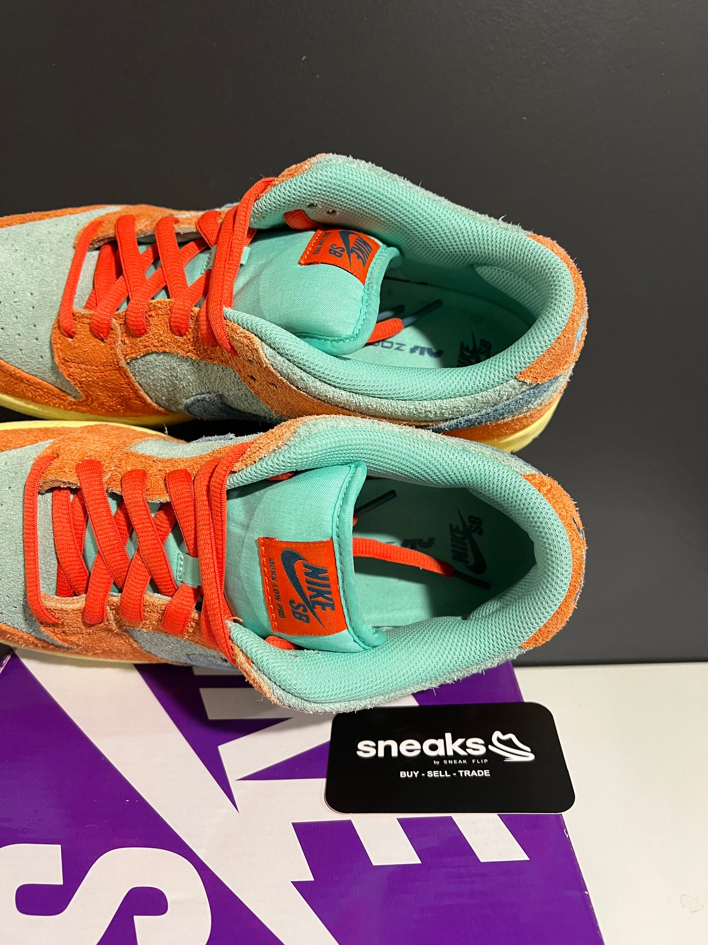 USED Nike SB Dunk Low Orange Emerald Rise DV5429-800 SIZE 10M OG ALL JY25-237