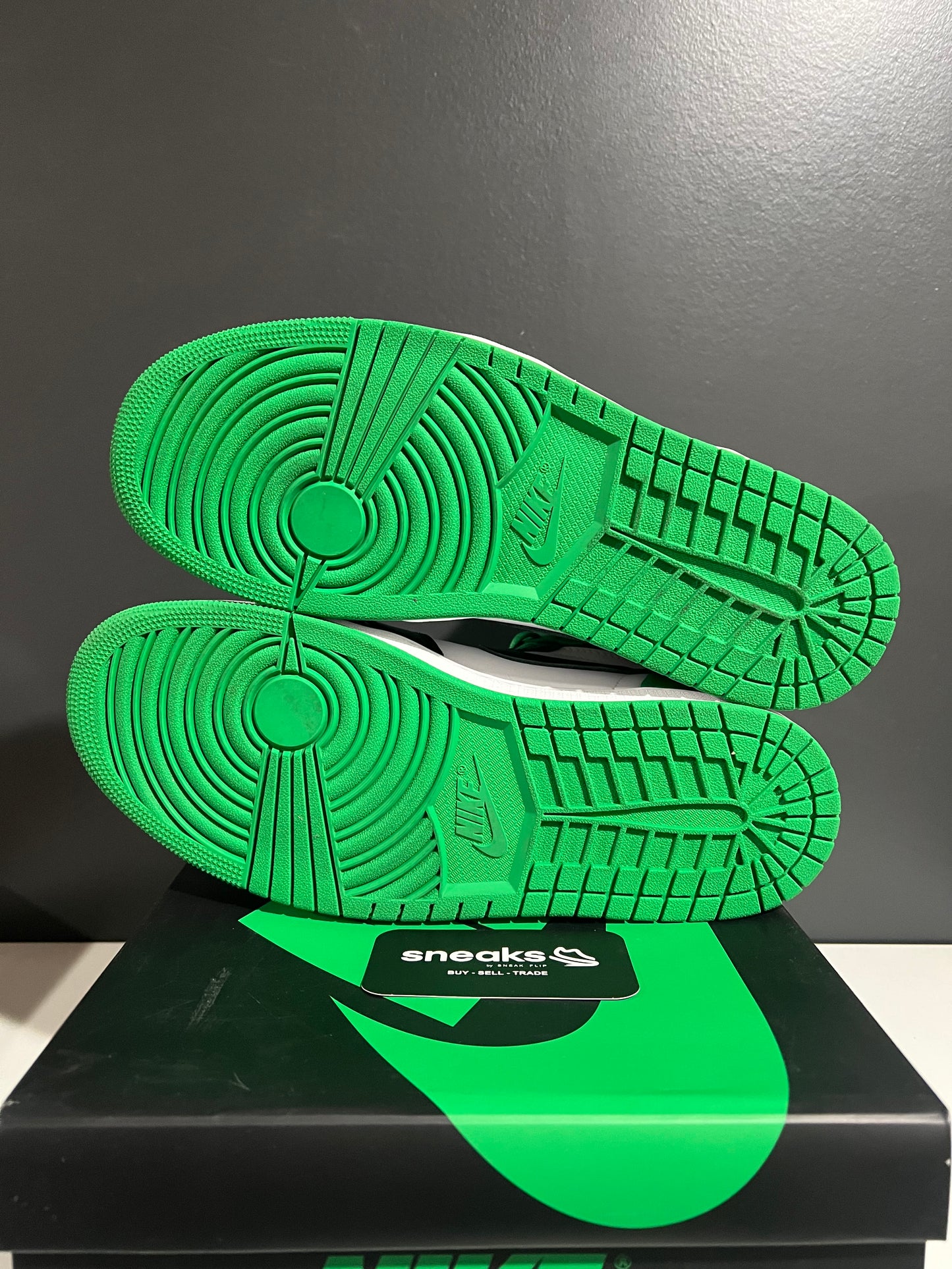 USED Air Jordan 1 Retro High OG Lucky Green DZ5485-031 SIZE 10M OG ALL AG25-26