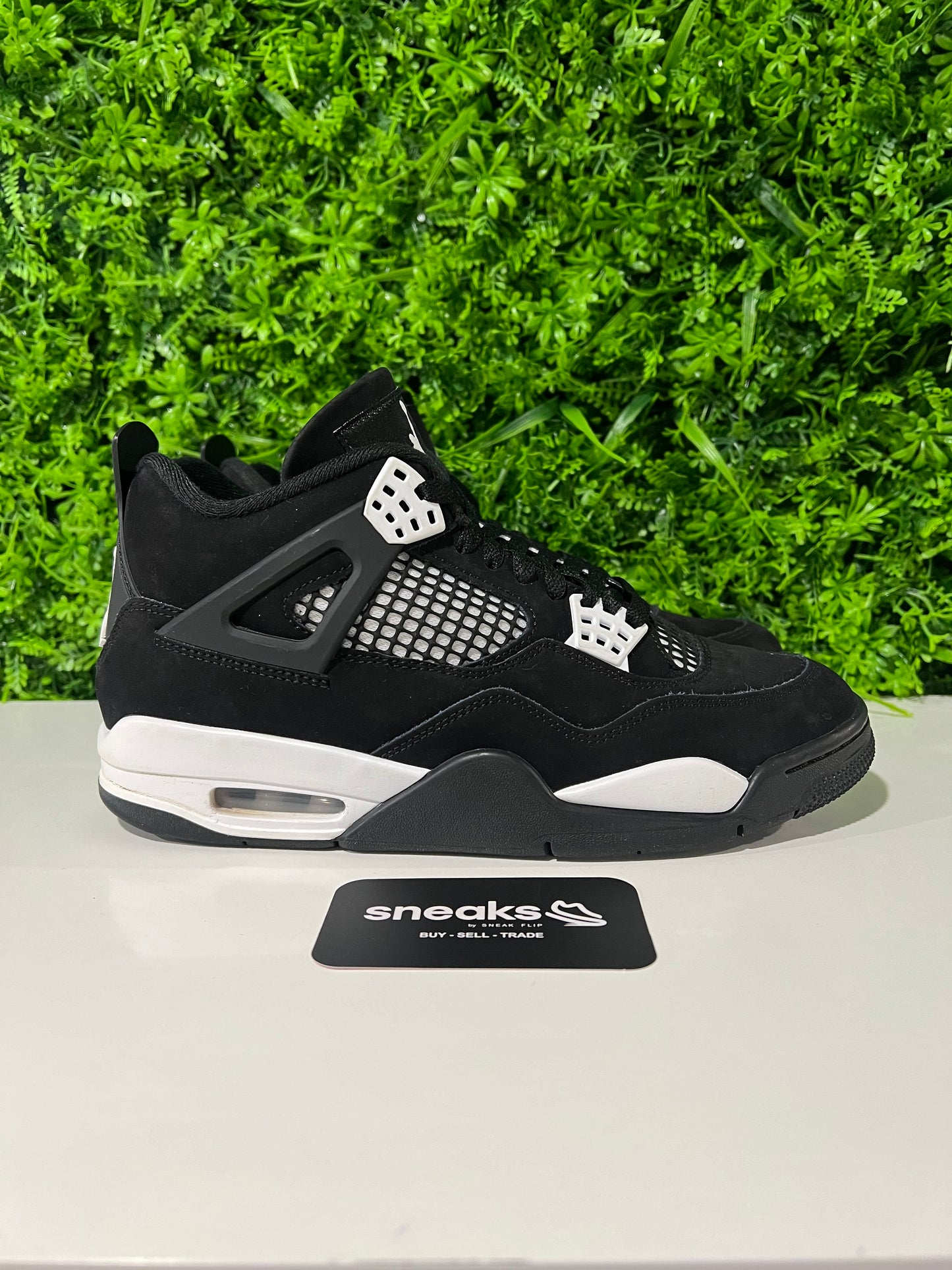 USED Air Jordan 4 Retro White Thunder FQ8138-001 SIZE 8.5M NO BOX