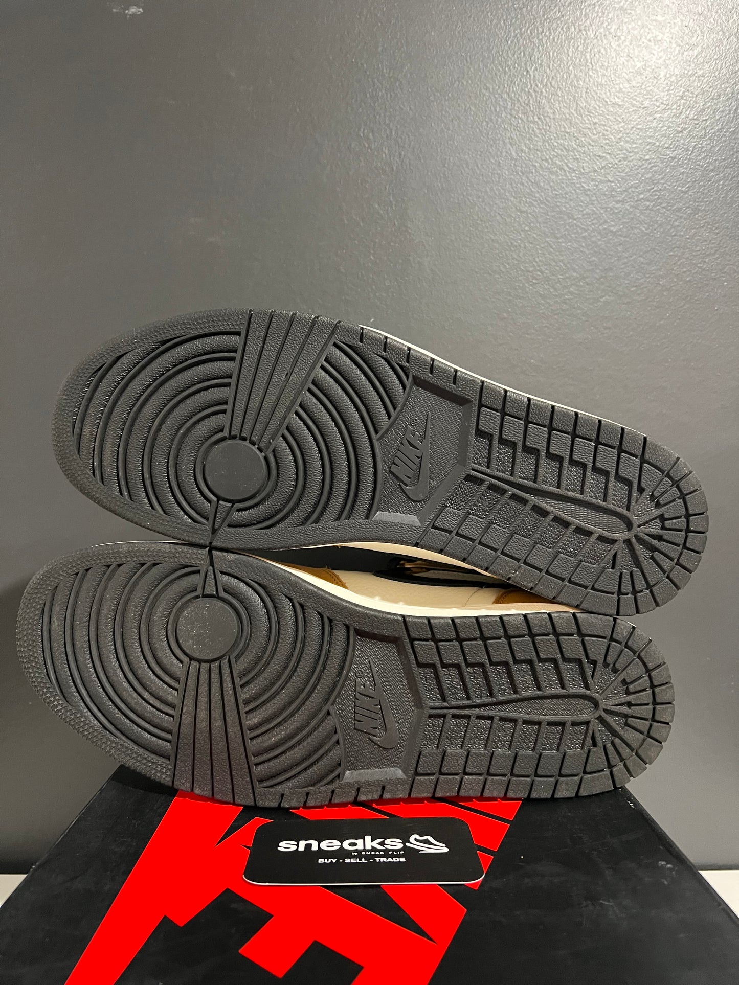 USED Air Jordan 1 Retro High OG Rookie of the Year 555088-700 SIZE 11.5M OG ALL SP25-102