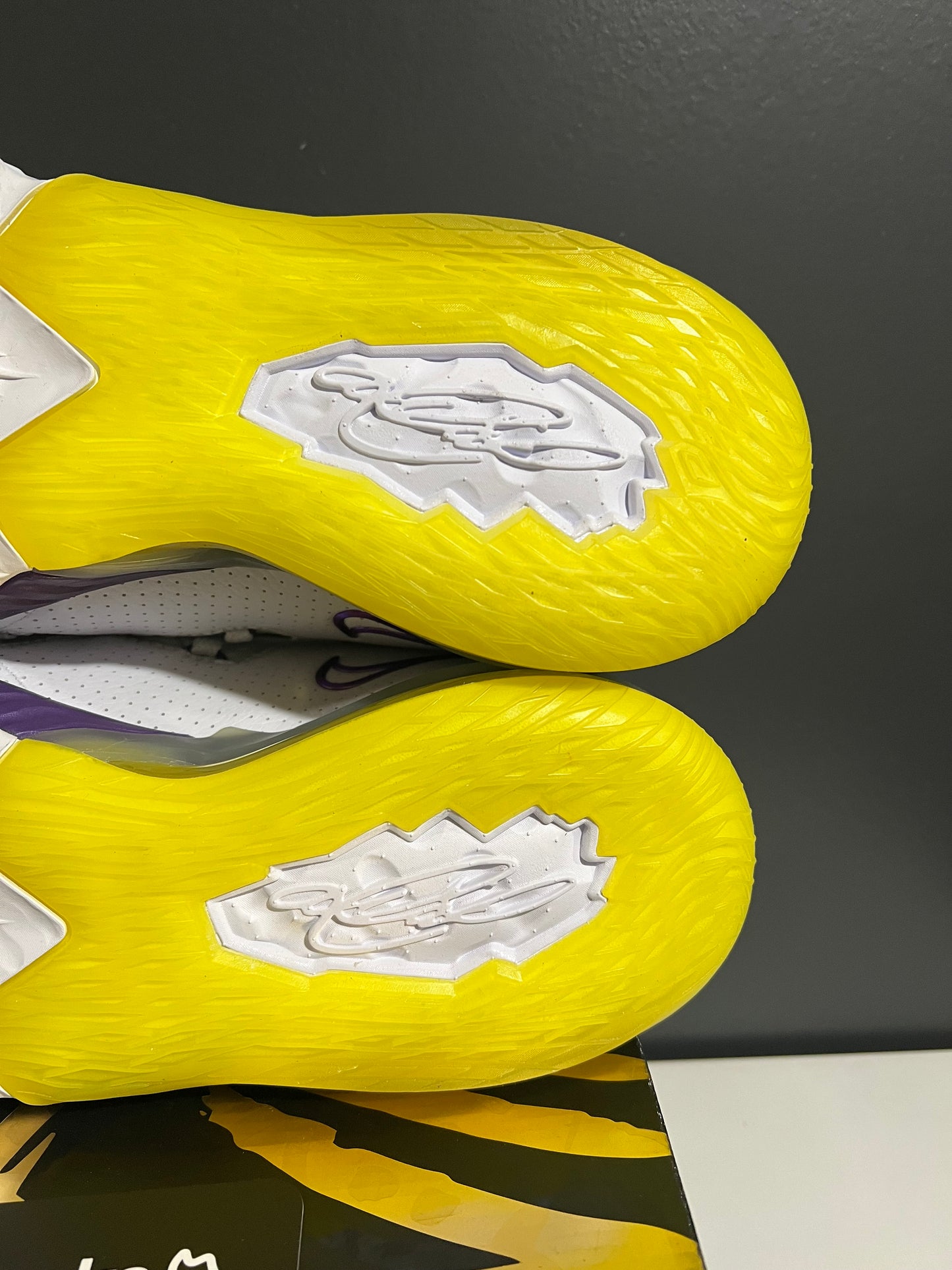 NEW Nike LeBron 17 Low Lakers CD5007-102 SIZE 11M OG ALL JY25-214