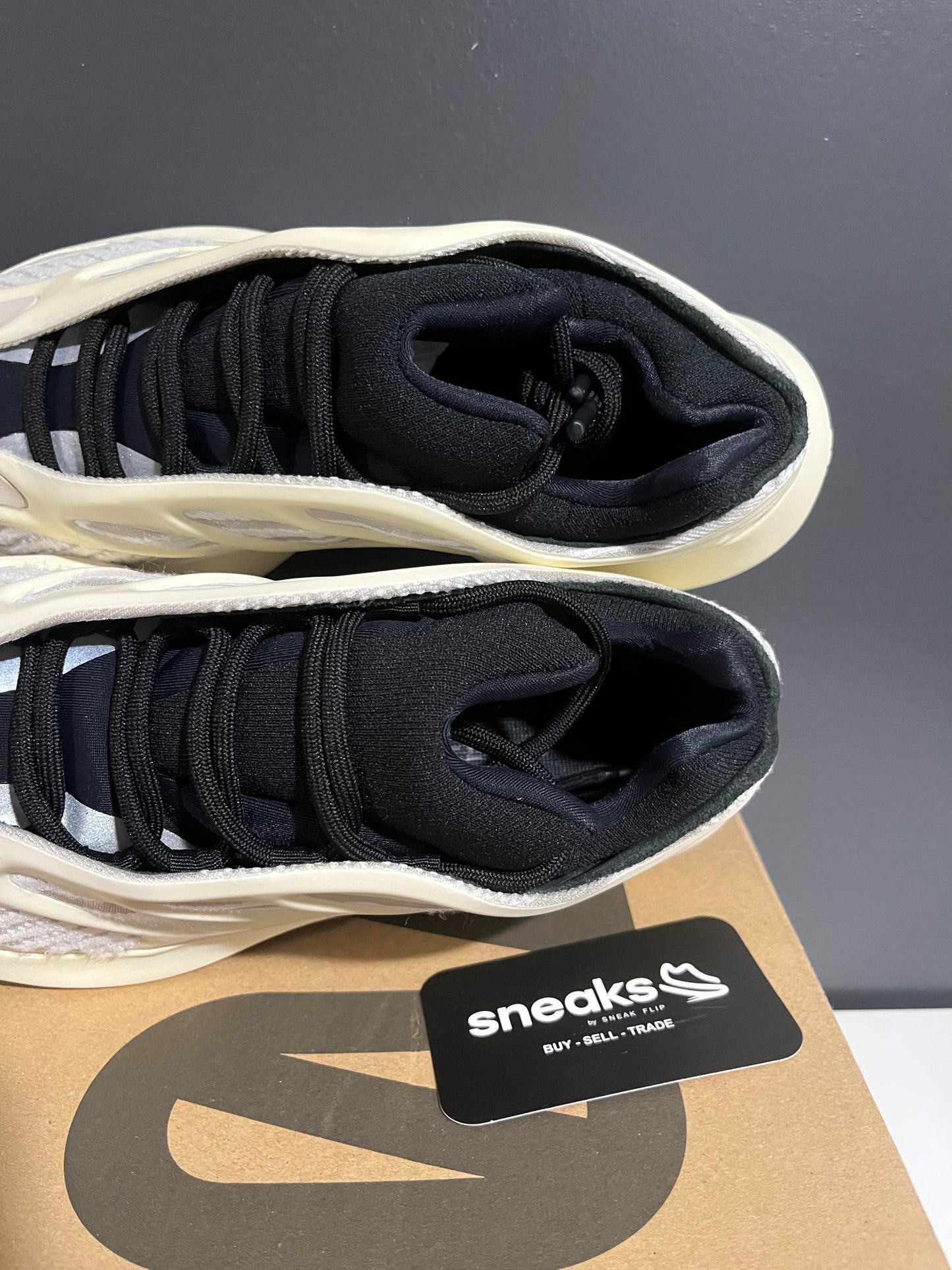 USED Yeezy 700 V3 Azael FW4980 SIZE 7M OG ALL