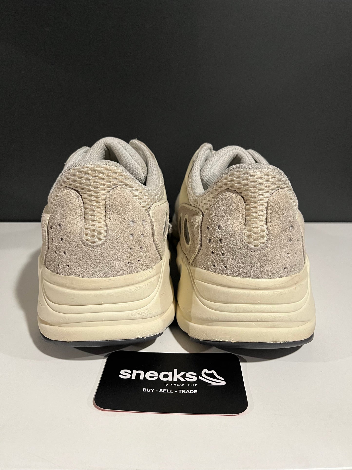adidas Yeezy Boost 700 Analog - Used