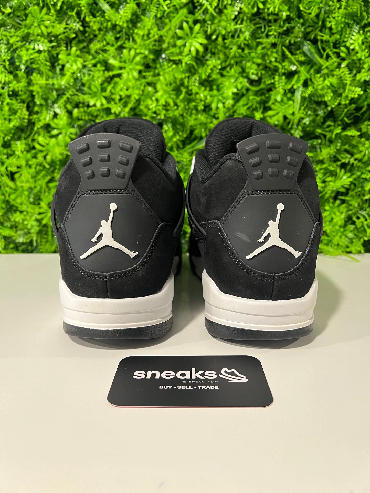 USED Air Jordan 4 Retro White Thunder FQ8138-001 SIZE 8.5M NO BOX