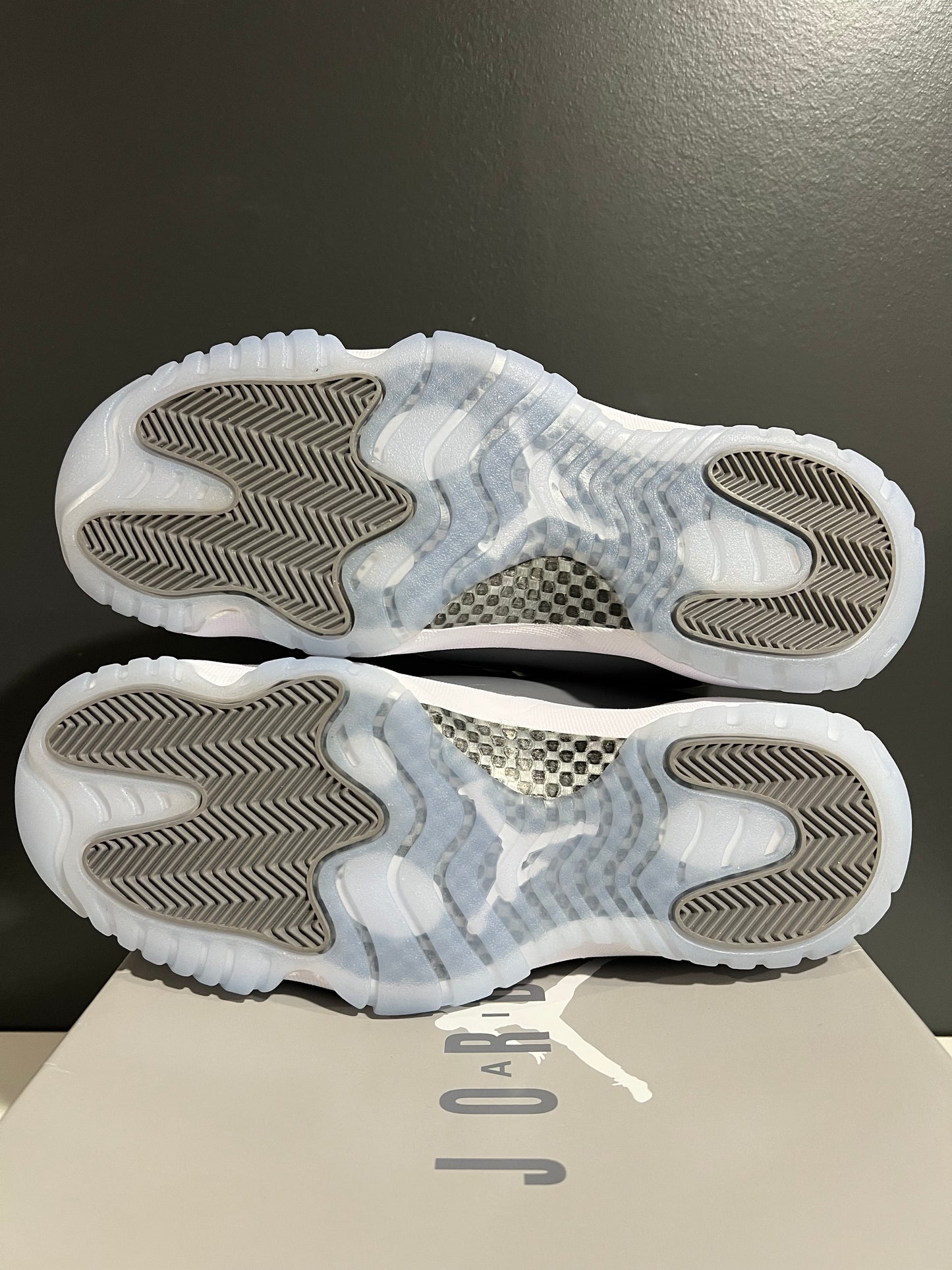 TRIED ON Air Jordan 11 Retro Cool Grey 2021 CT8012-005 SIZE 10.5M OG ALL JY25-170