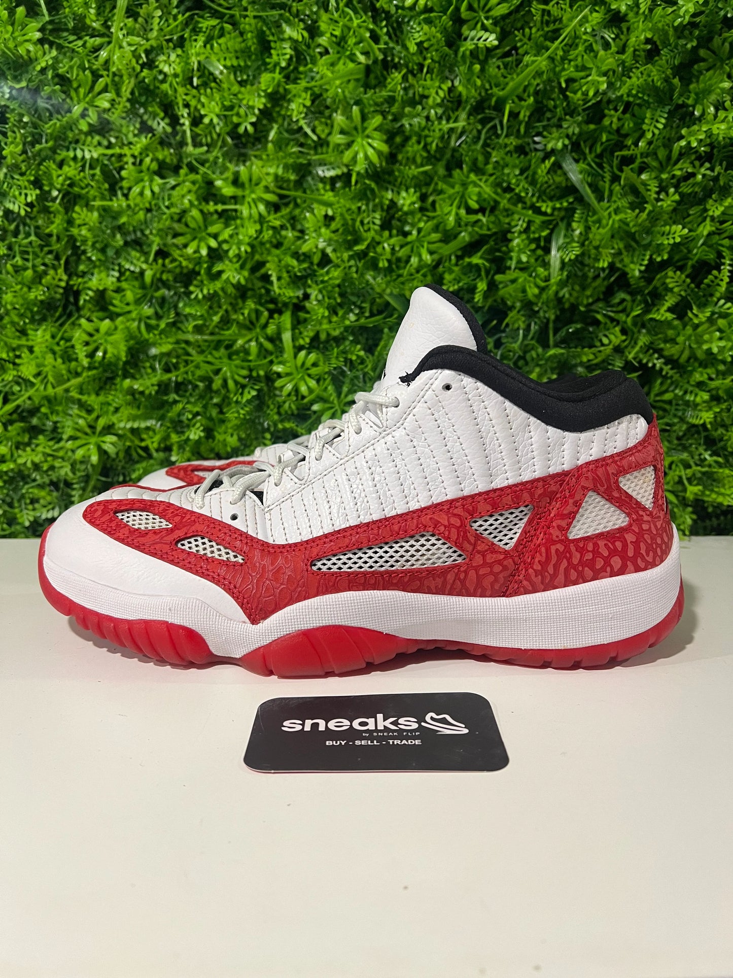 Jordan 11 Retro Low IE White Gym Red - Used