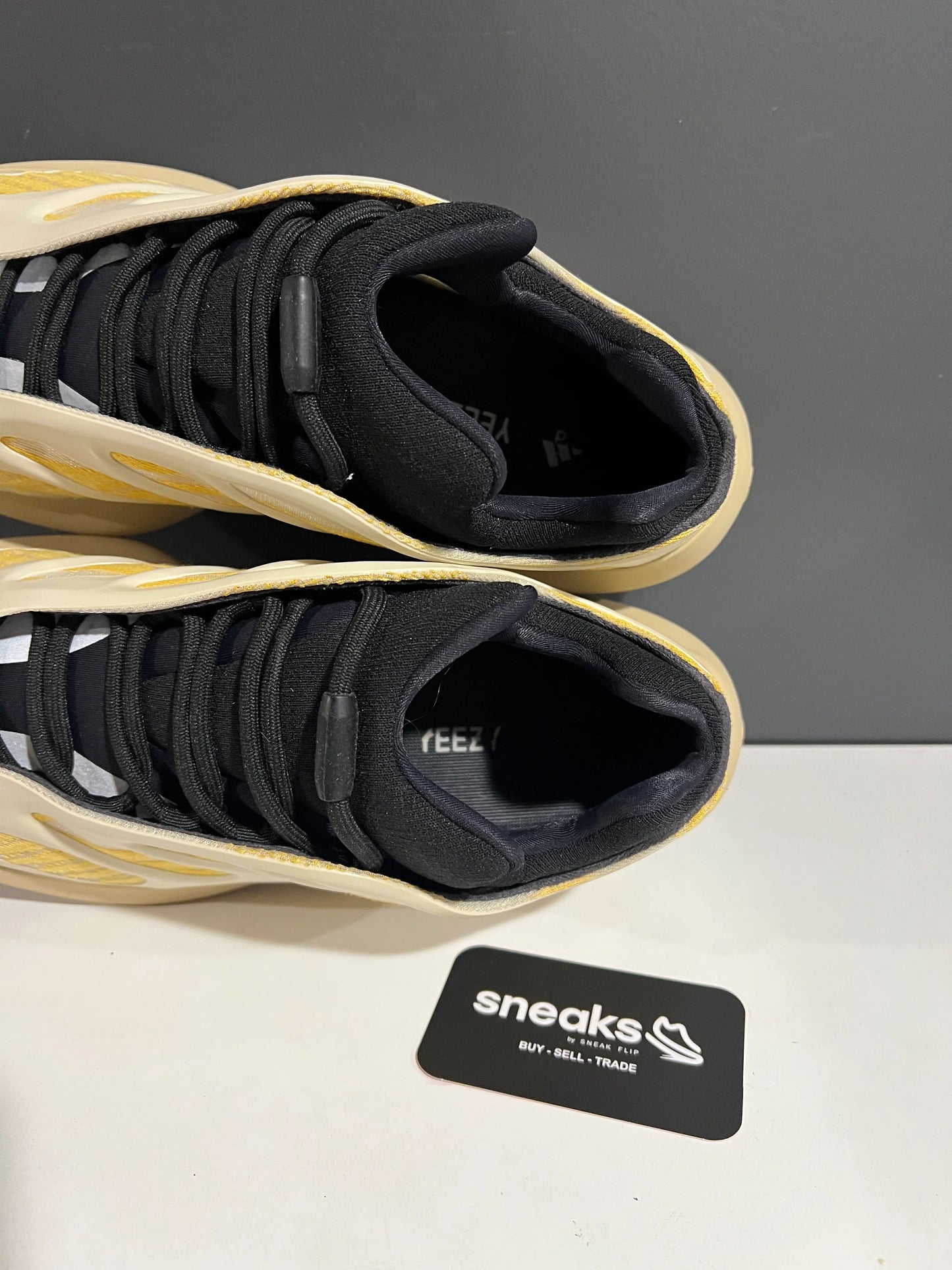 adidas Yeezy 700 V3 Safflower - Used