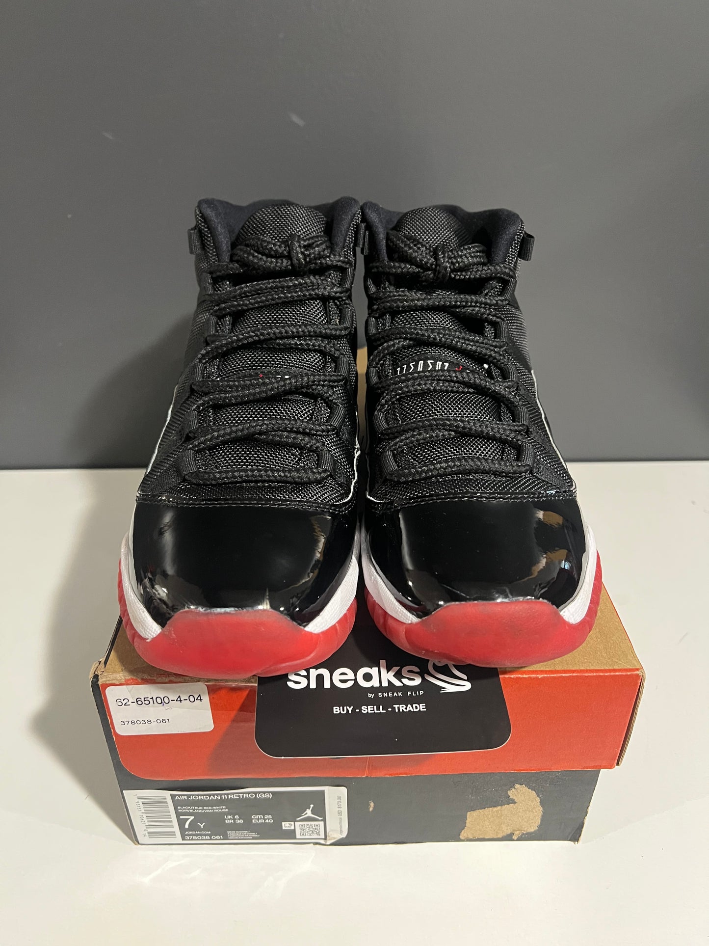 USED Air Jordan 11 Retro GS Bred 2019 378038-061 SIZE 7Y OG ALL AG25-195