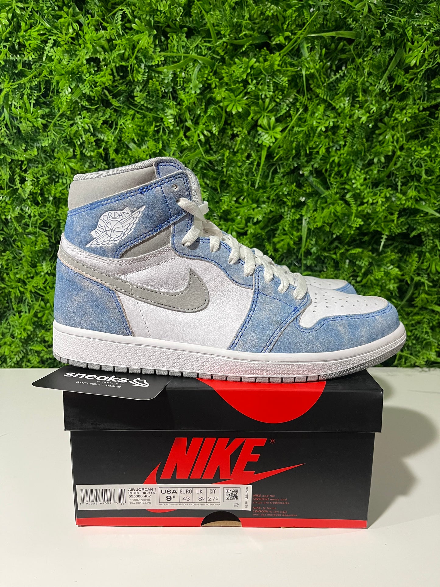 USED Air Jordan 1 Retro High OG Hyper Royal 555088-402 SIZE 9.5M OG ALL