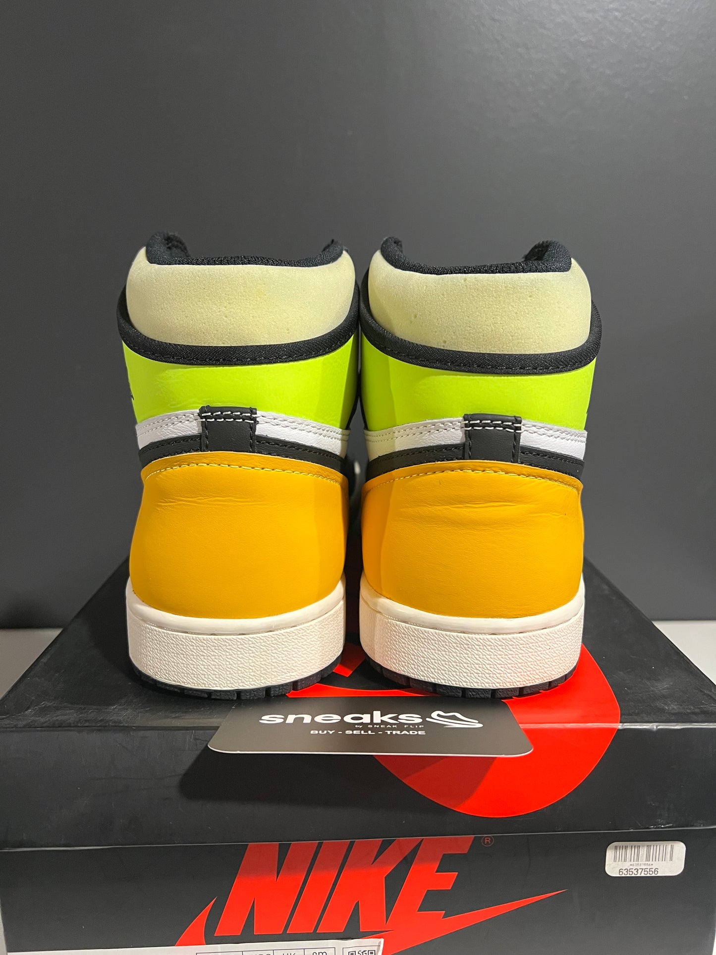 USED Air Jordan 1 Retro High OG Volt Gold 555088-118 SIZE 10.5M OG ALL JY25-95