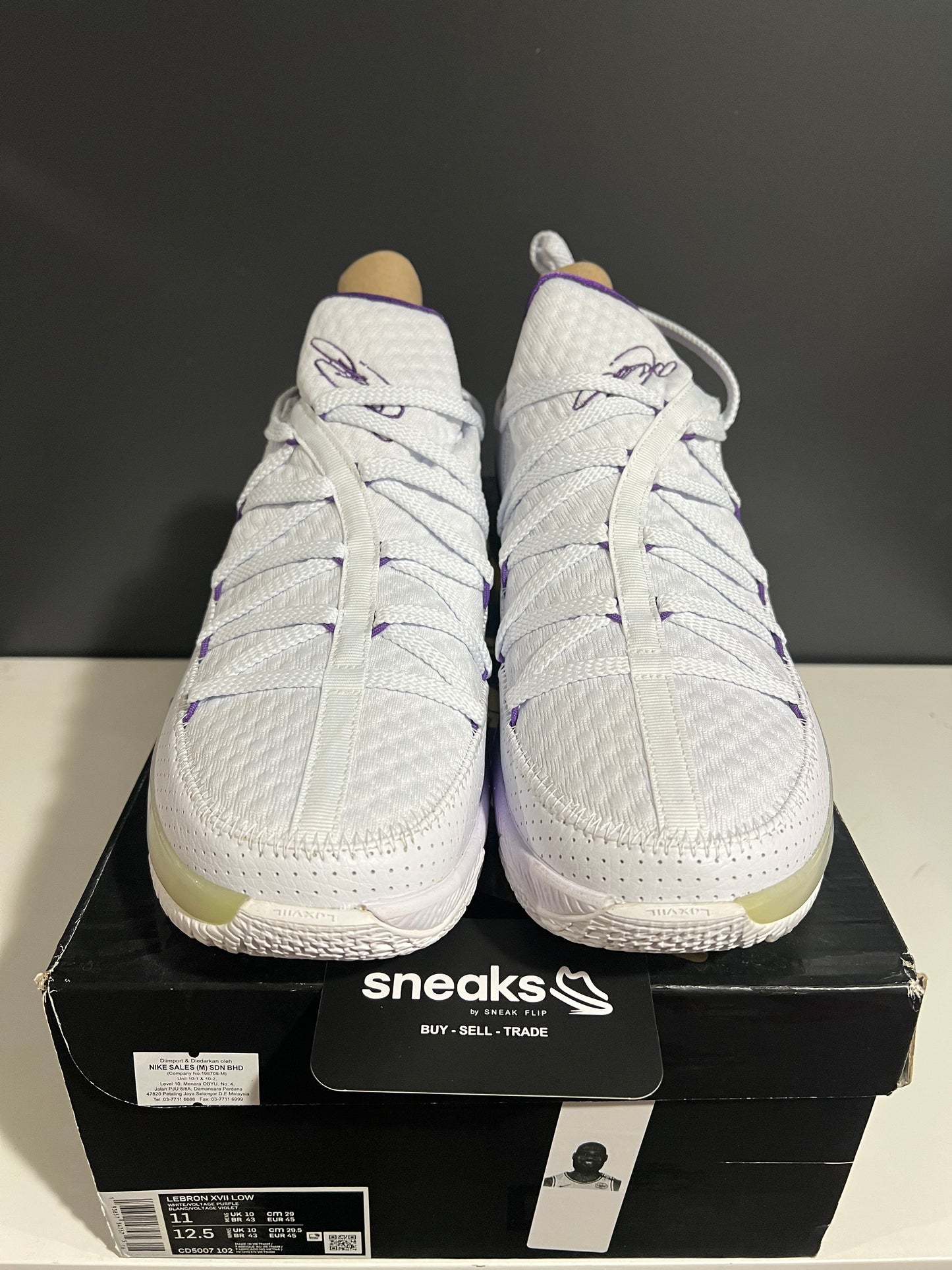NEW Nike LeBron 17 Low Lakers CD5007-102 SIZE 11M OG ALL JY25-214