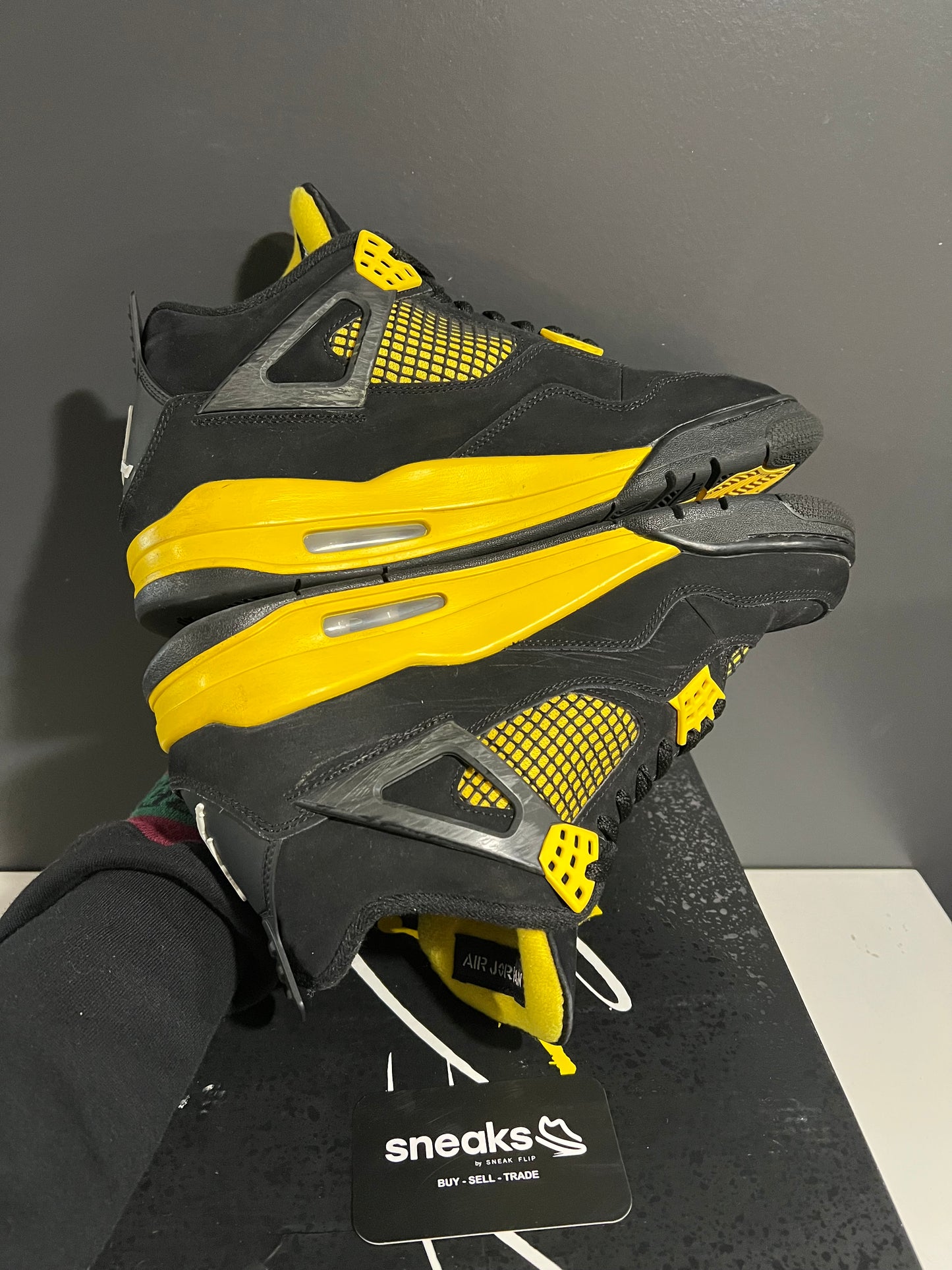 USED Air Jordan 4 Retro Thunder 2023 DH6927-017 SIZE 10.5M OG ALL AG25-324
