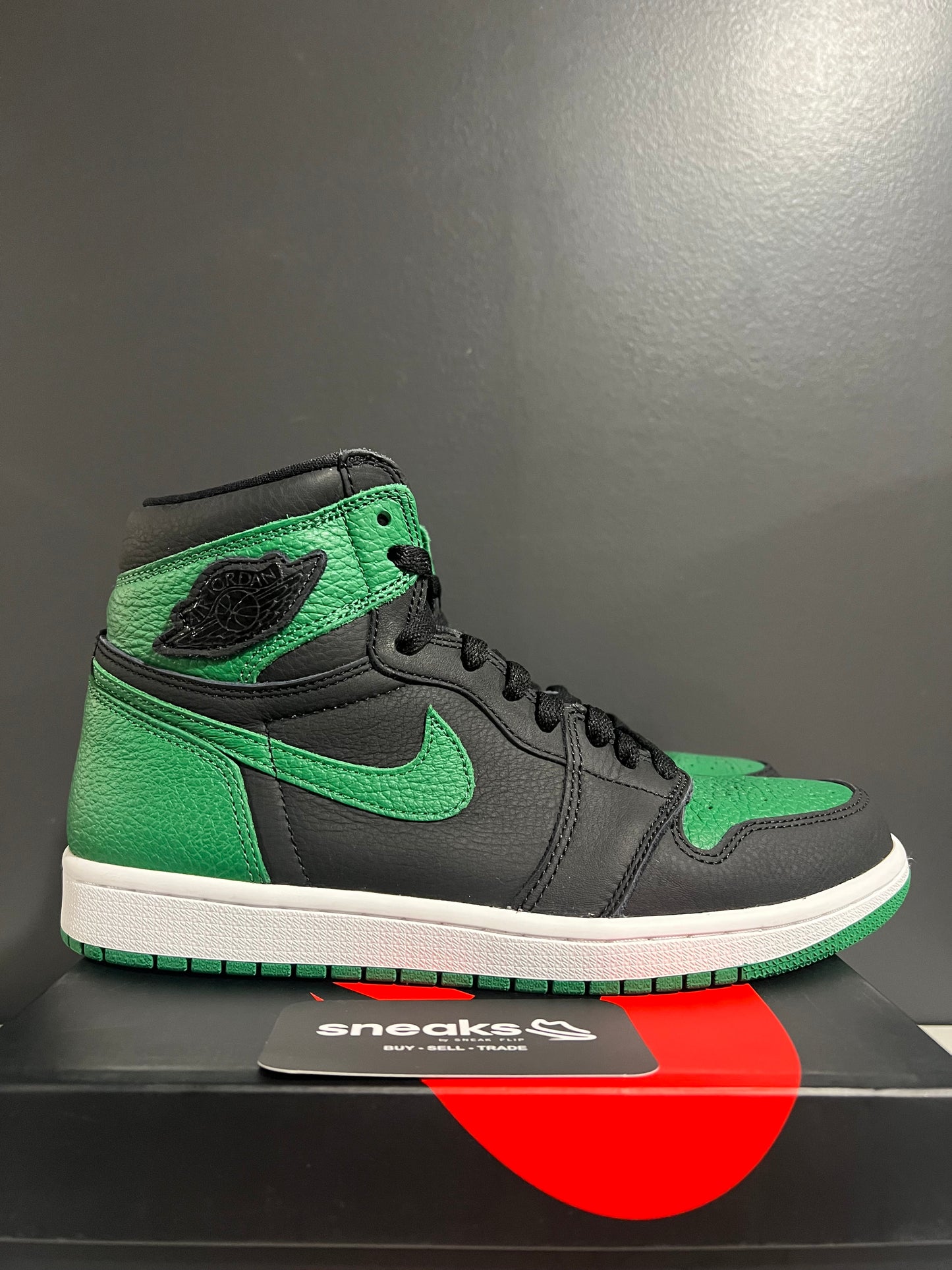 USED Air Jordan 1 Retro High OG Pine Green 2.0 555088-030 SIZE 8M OG ALL AG25-245