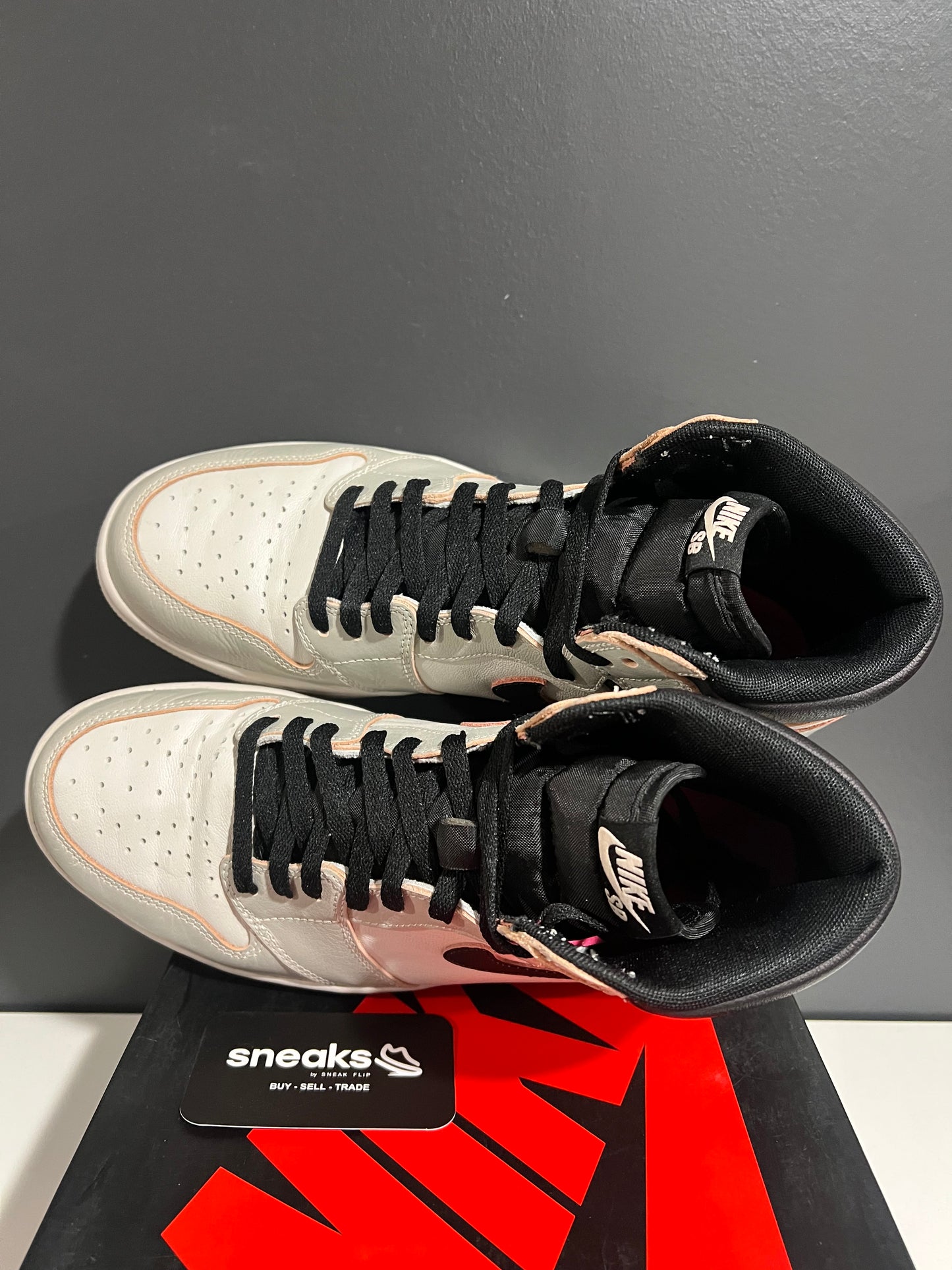 USED Air Jordan 1 Retro High SB NYC to Paris CD6578-006 SIZE 10.5M OG ALL AG25-284