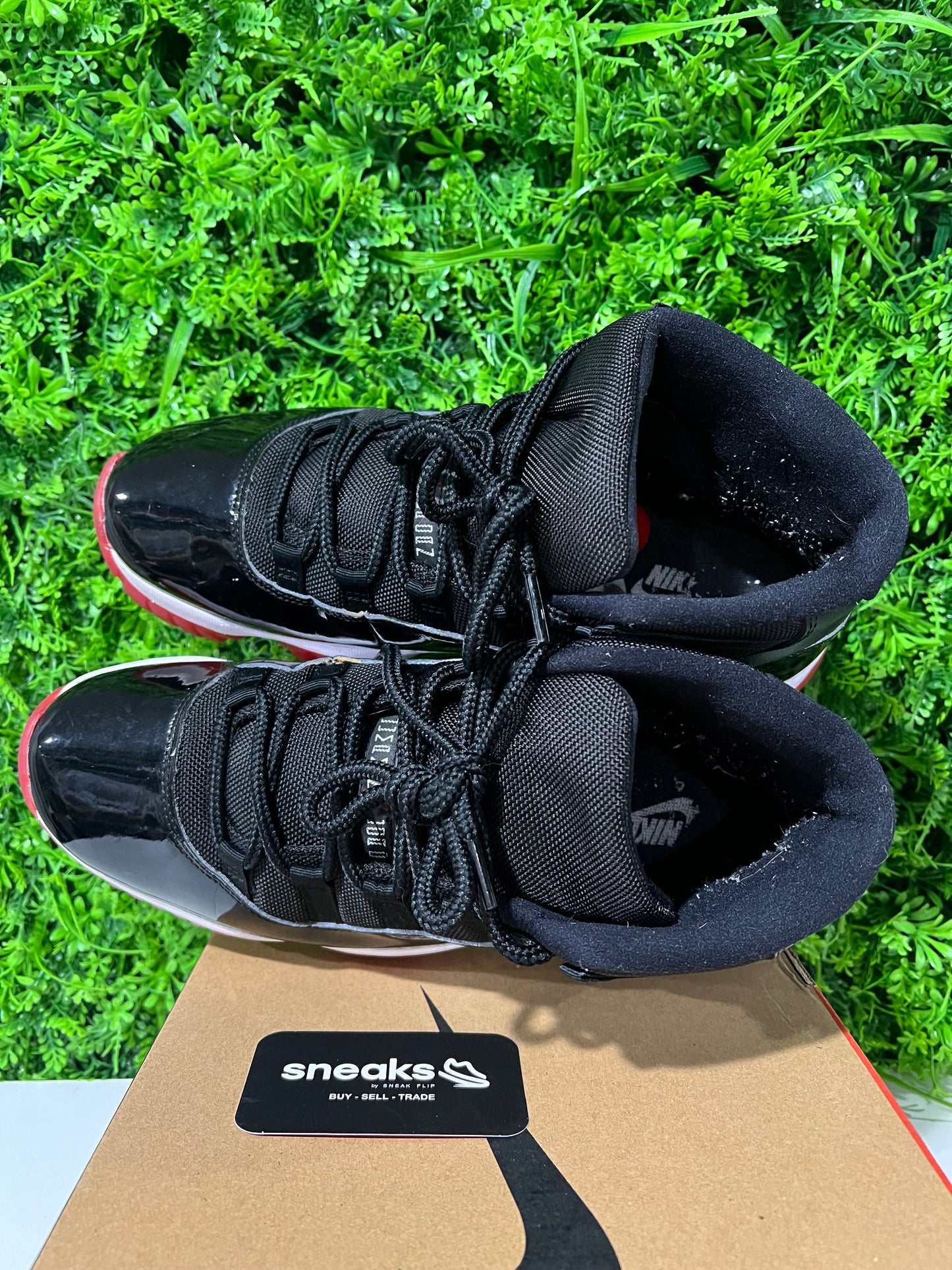 USED Air Jordan 11 Retro Bred 2019 378037-061 SIZE 11M OG ALL