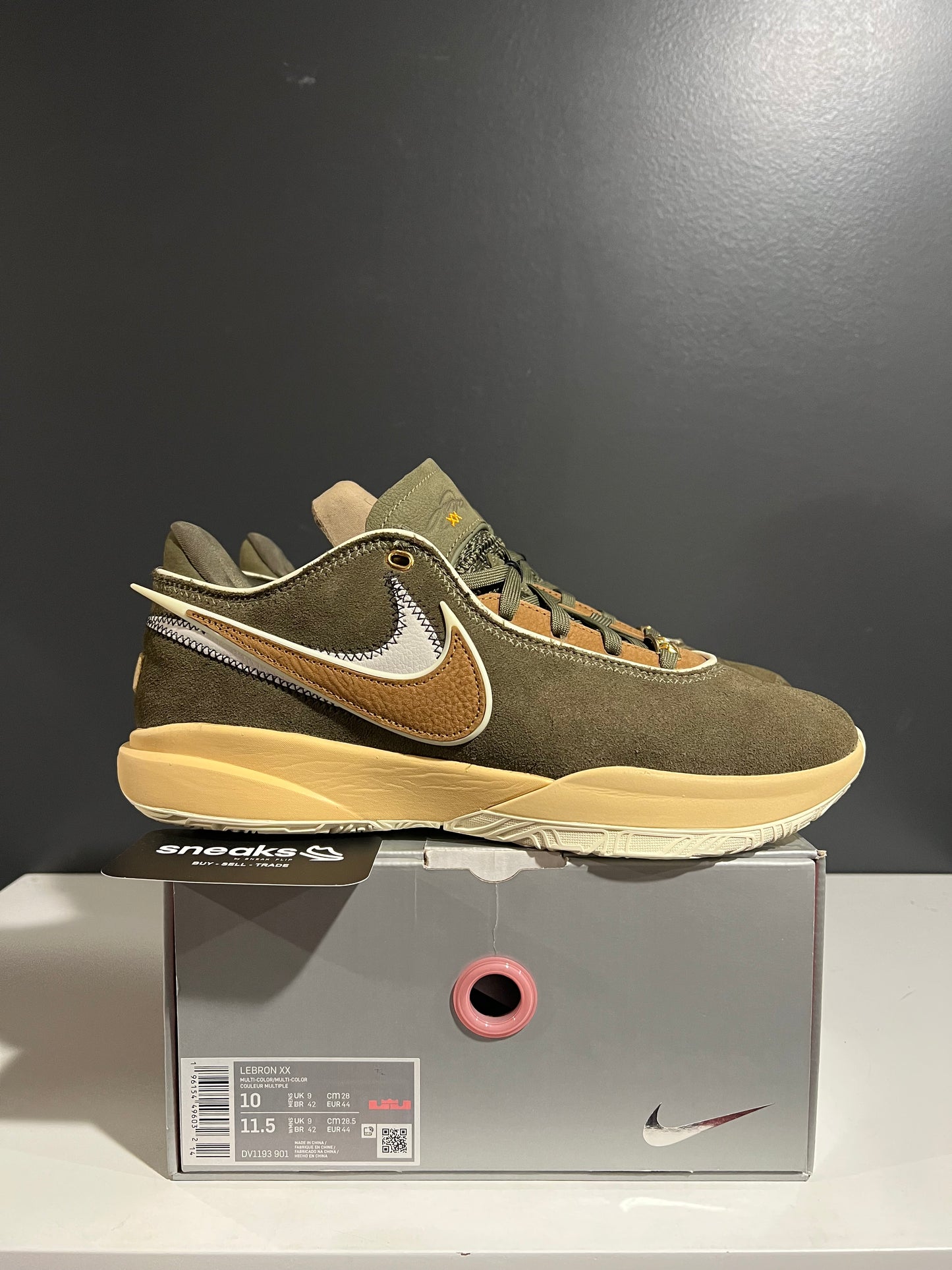 USED LeBron 20 Olive Green DV1193-901 SIZE 10M OG ALL AG25-42