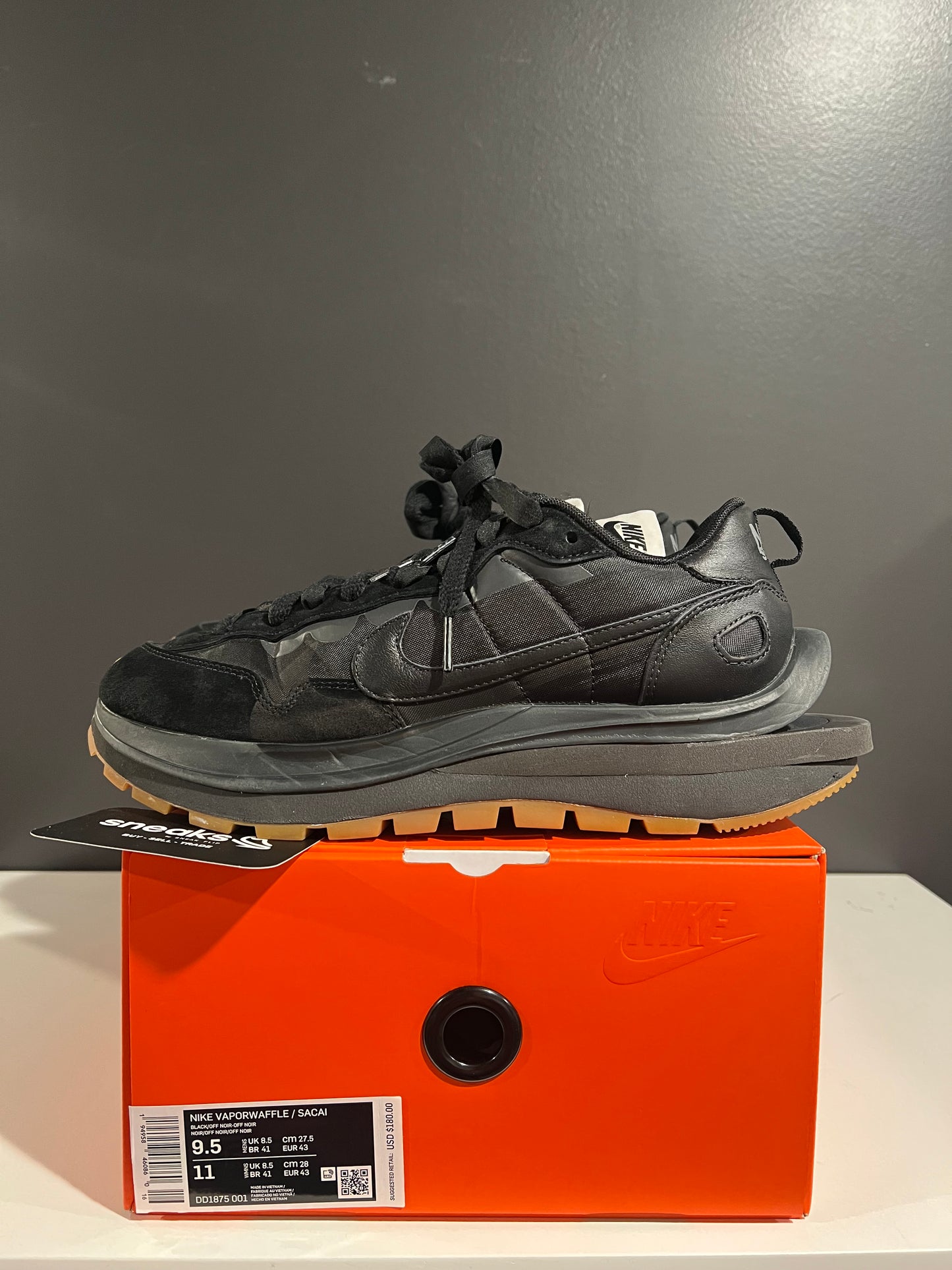 USED Nike Vaporwaffle / Sacai Black Off Noir DD1875-001 SIZE 9.5M OG ALL
