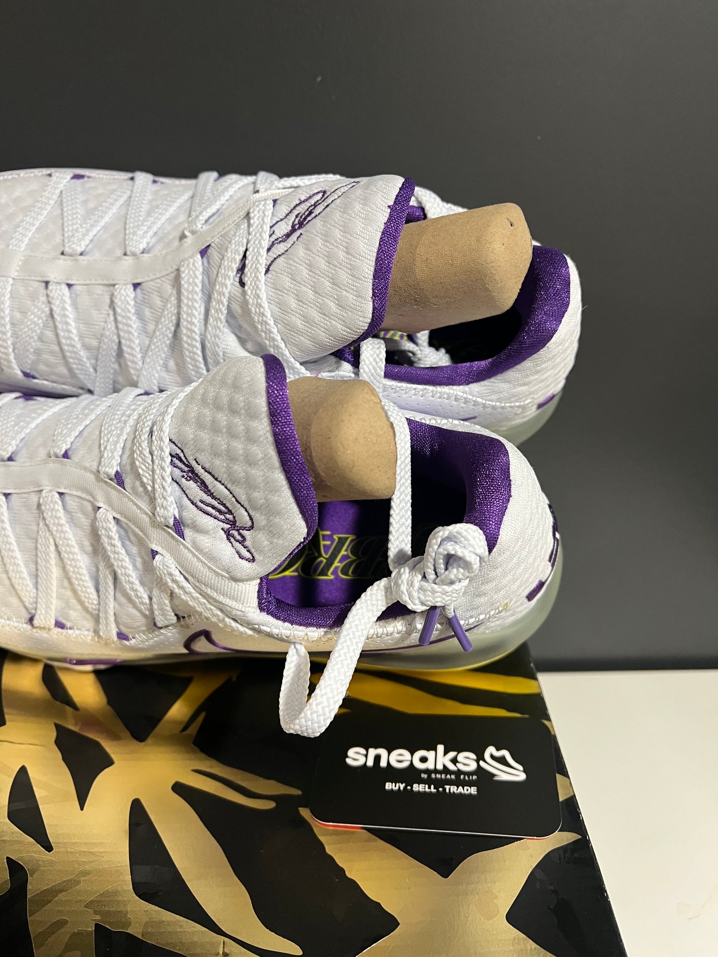 NEW Nike LeBron 17 Low Lakers CD5007-102 SIZE 11M OG ALL JY25-214