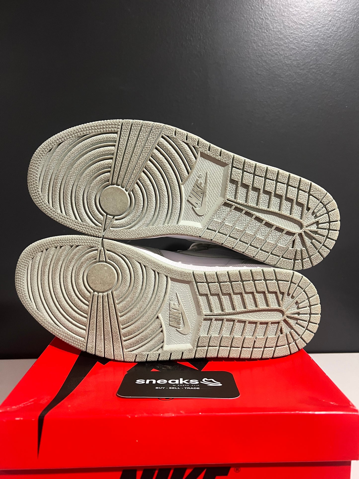 USED Wmns Air Jordan 1 Retro High OG Seafoam CD0461-002 SIZE 9M OG ALL