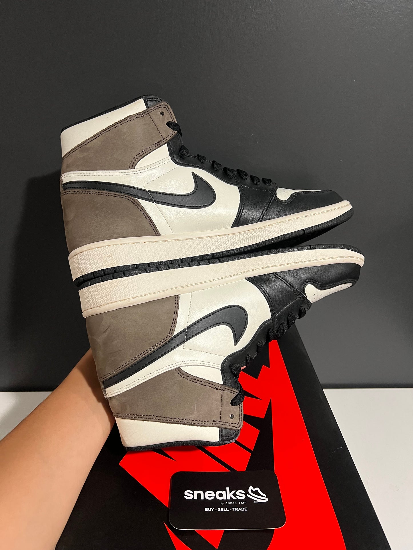 USED Air Jordan 1 Retro High OG Dark Mocha 555088-105 SIZE 10M OG ALL AG25-168