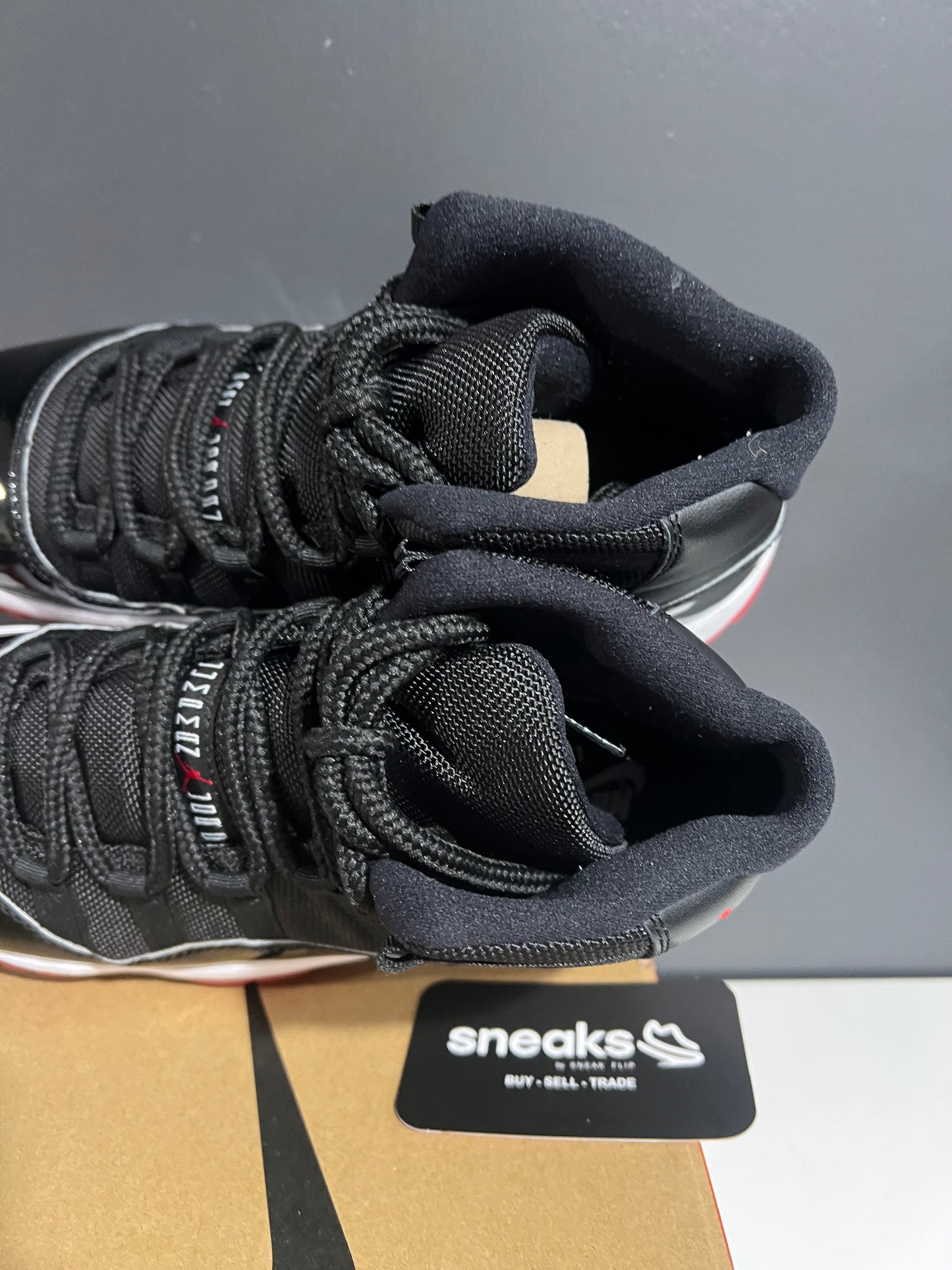 USED Air Jordan 11 Retro GS Bred 2019 378038-061 SIZE 7Y OG ALL AG25-195
