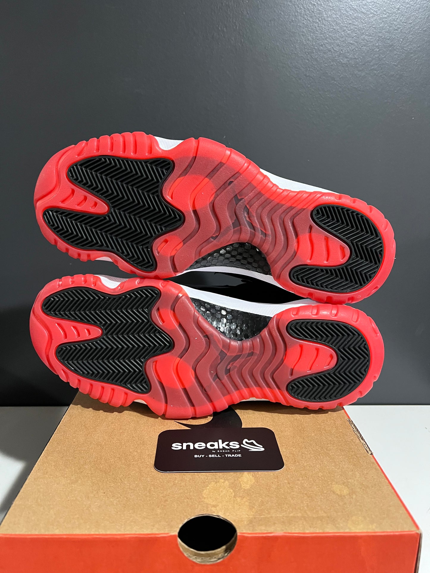 USED Air Jordan 11 Retro Low Bred 2025 FV5104-006 SIZE 10M OG ALL JY25-96