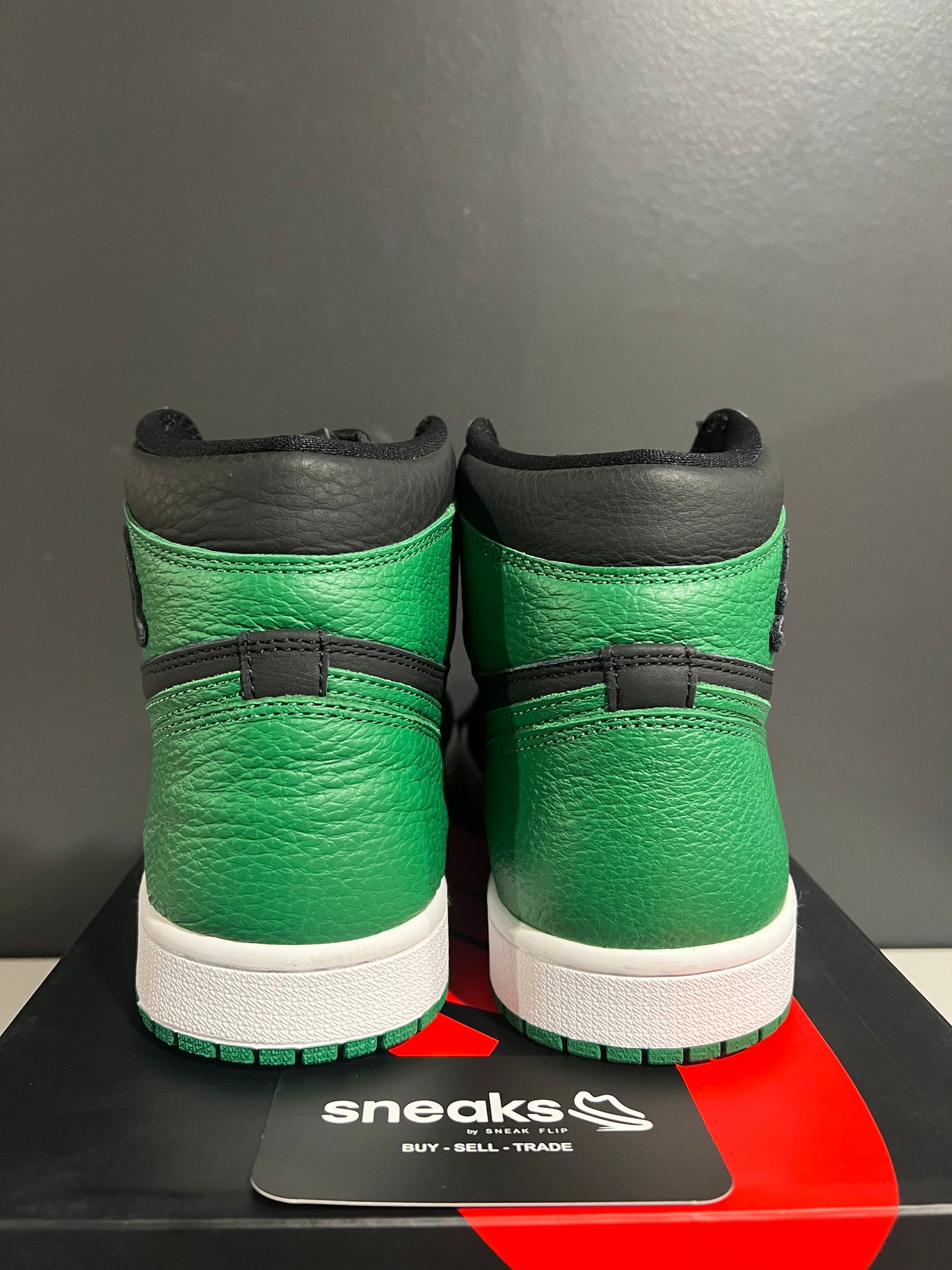 USED Air Jordan 1 Retro High OG Pine Green 2.0 555088-030 SIZE 8M OG ALL AG25-245
