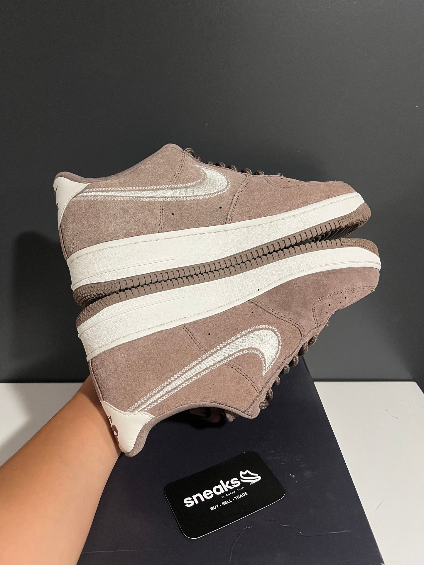 USED Air Force 1 '07 LV8 Embroidered Swoosh Mink Brown HJ4465-200 SIZE 11M OG ALL AG25-164