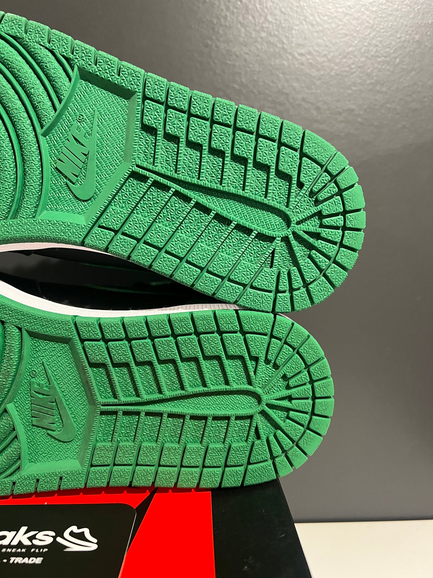 USED Air Jordan 1 Retro High OG Pine Green 2.0 555088-030 SIZE 8M OG ALL AG25-245