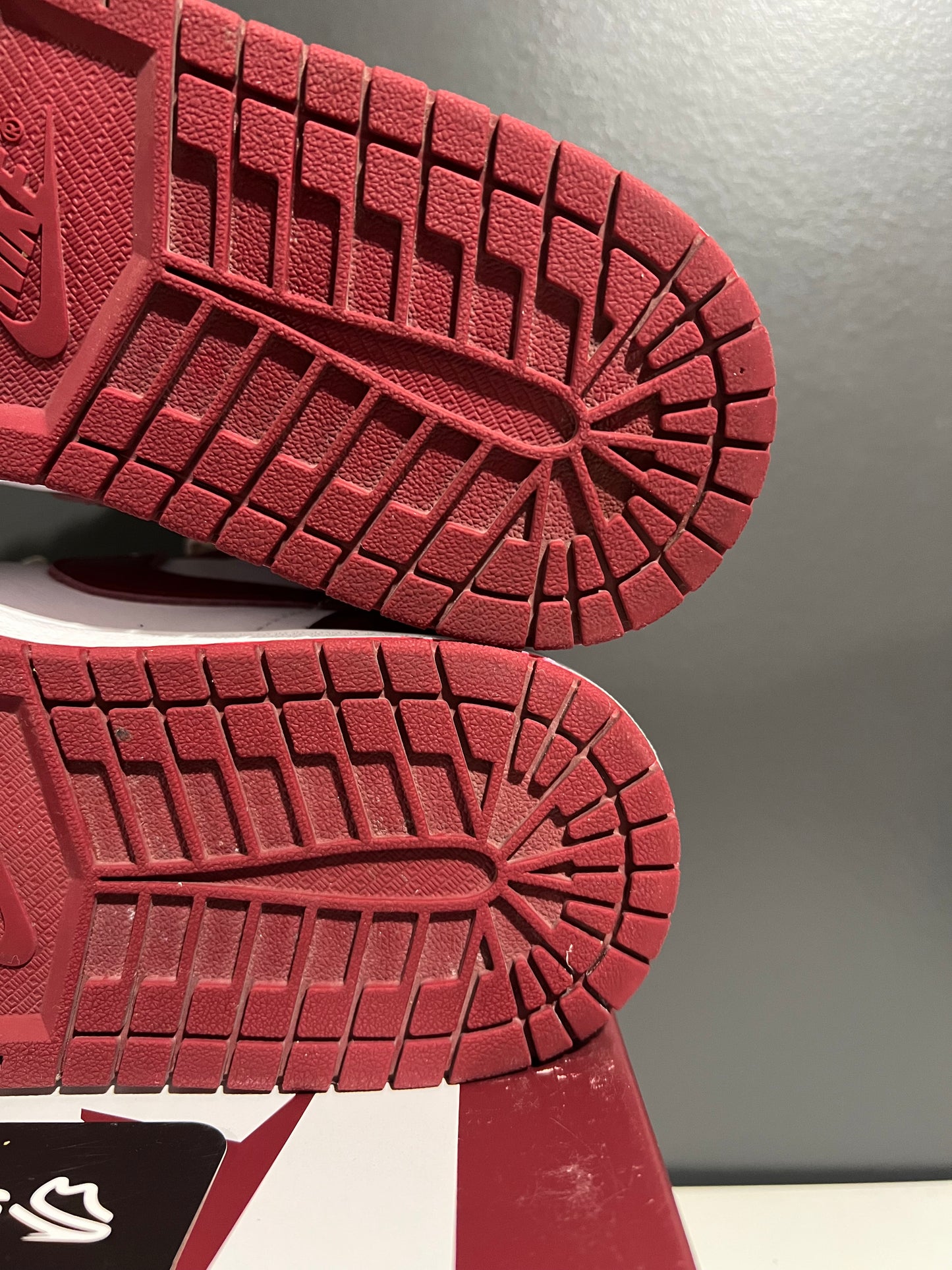 USED Air Jordan 1 Retro High OG Artisanal Red DZ5485-160 SIZE 8M OG ALL AG25-369