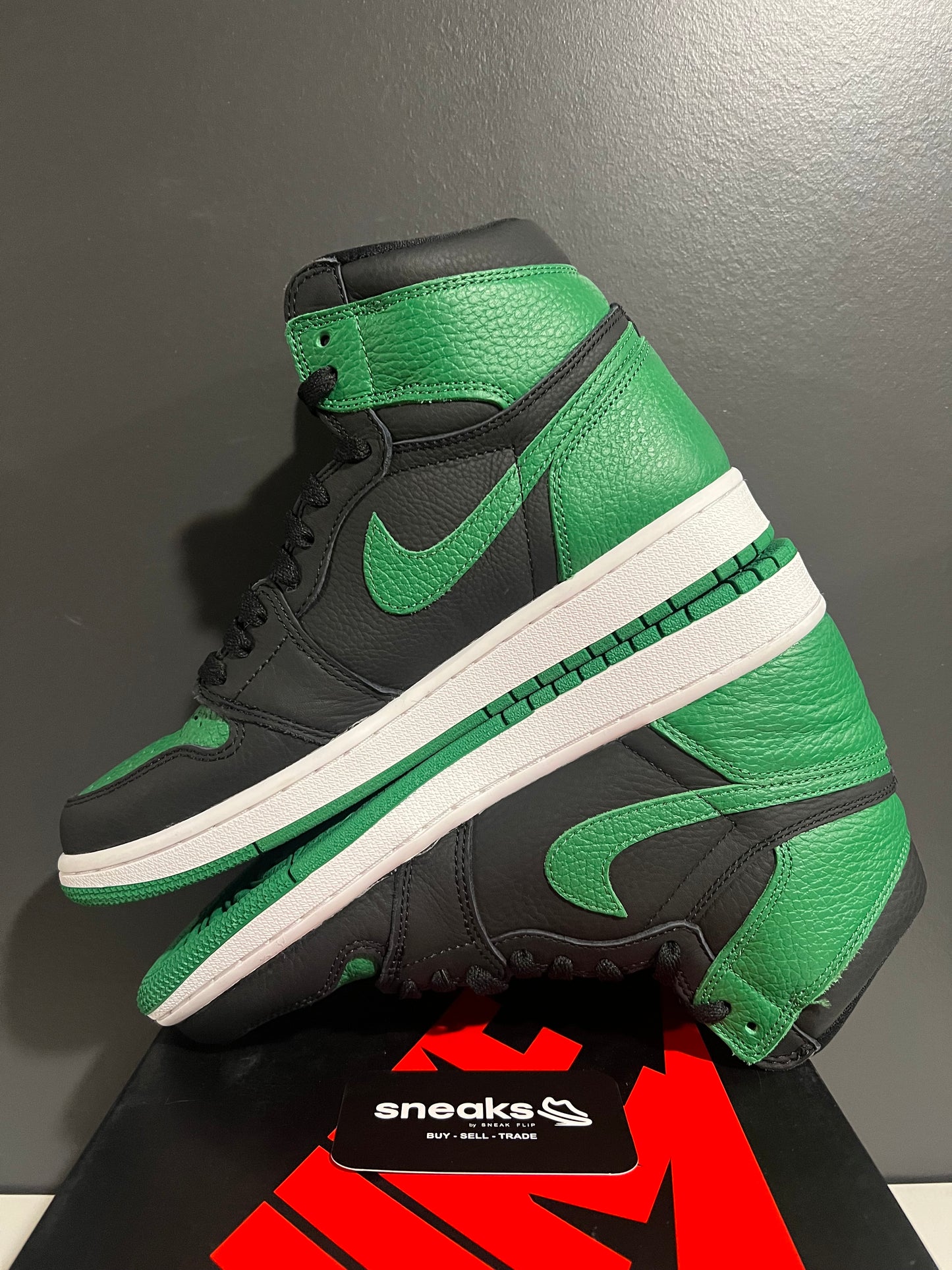 USED Air Jordan 1 Retro High OG Pine Green 2.0 555088-030 SIZE 8M OG ALL AG25-245