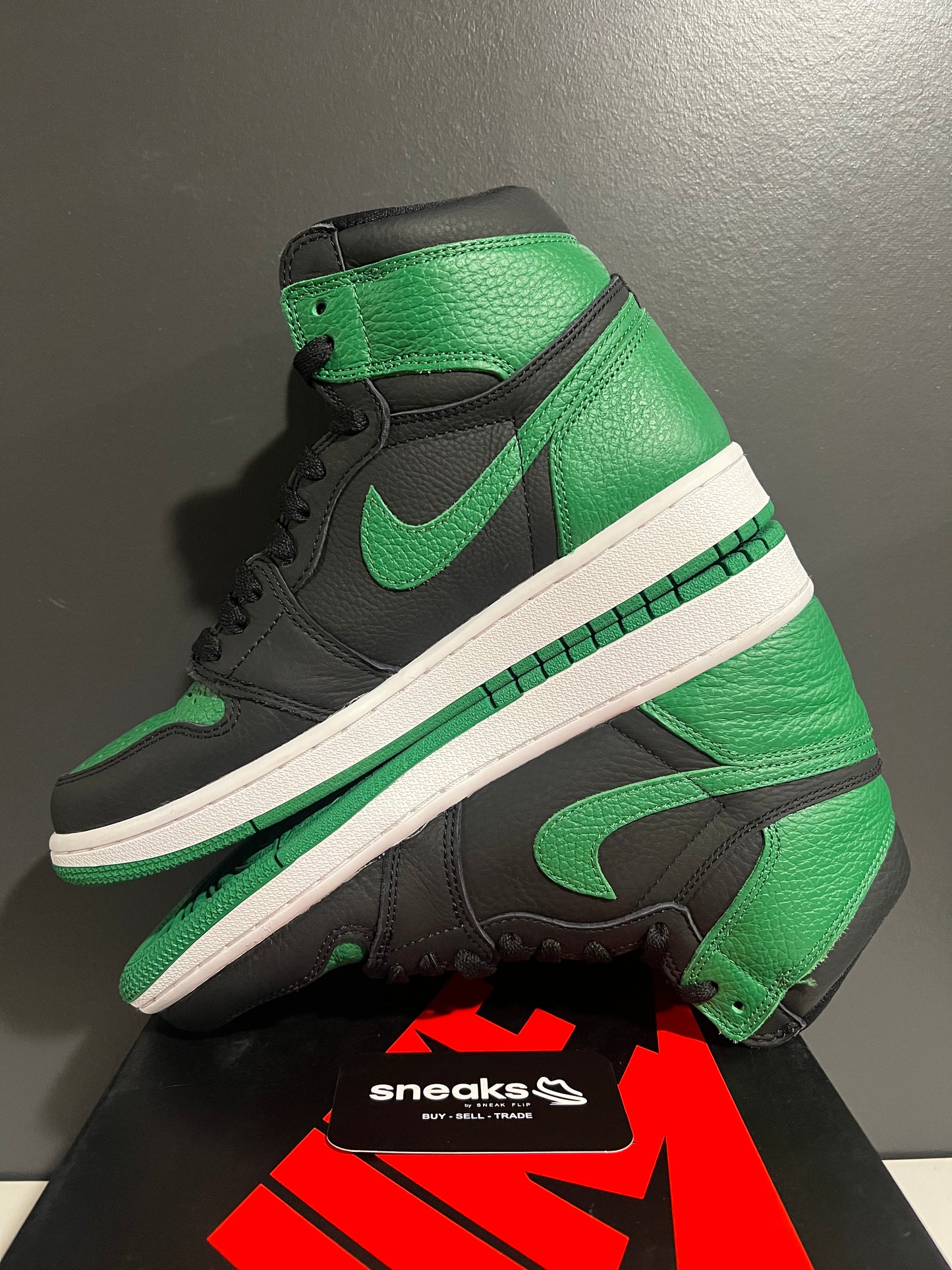 USED Air Jordan 1 Retro High OG Pine Green 2.0 555088-030 SIZE 8M OG ALL AG25-245