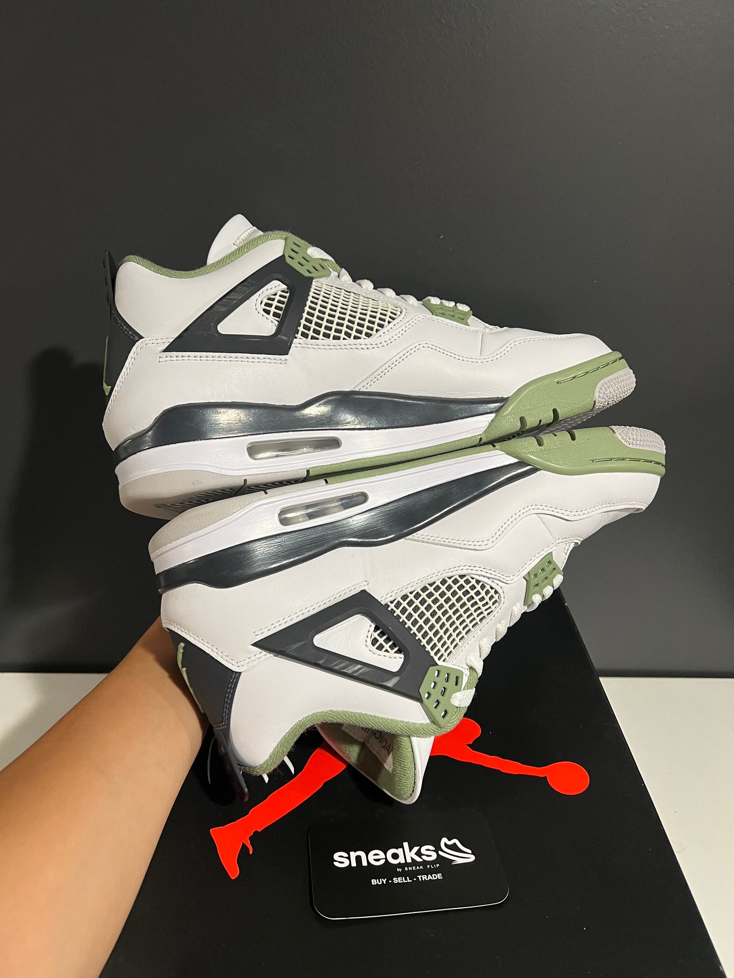 USED Wmns Air Jordan 4 Retro Seafoam AQ9129-103 SIZE 10.5M OG ALL AG25-364