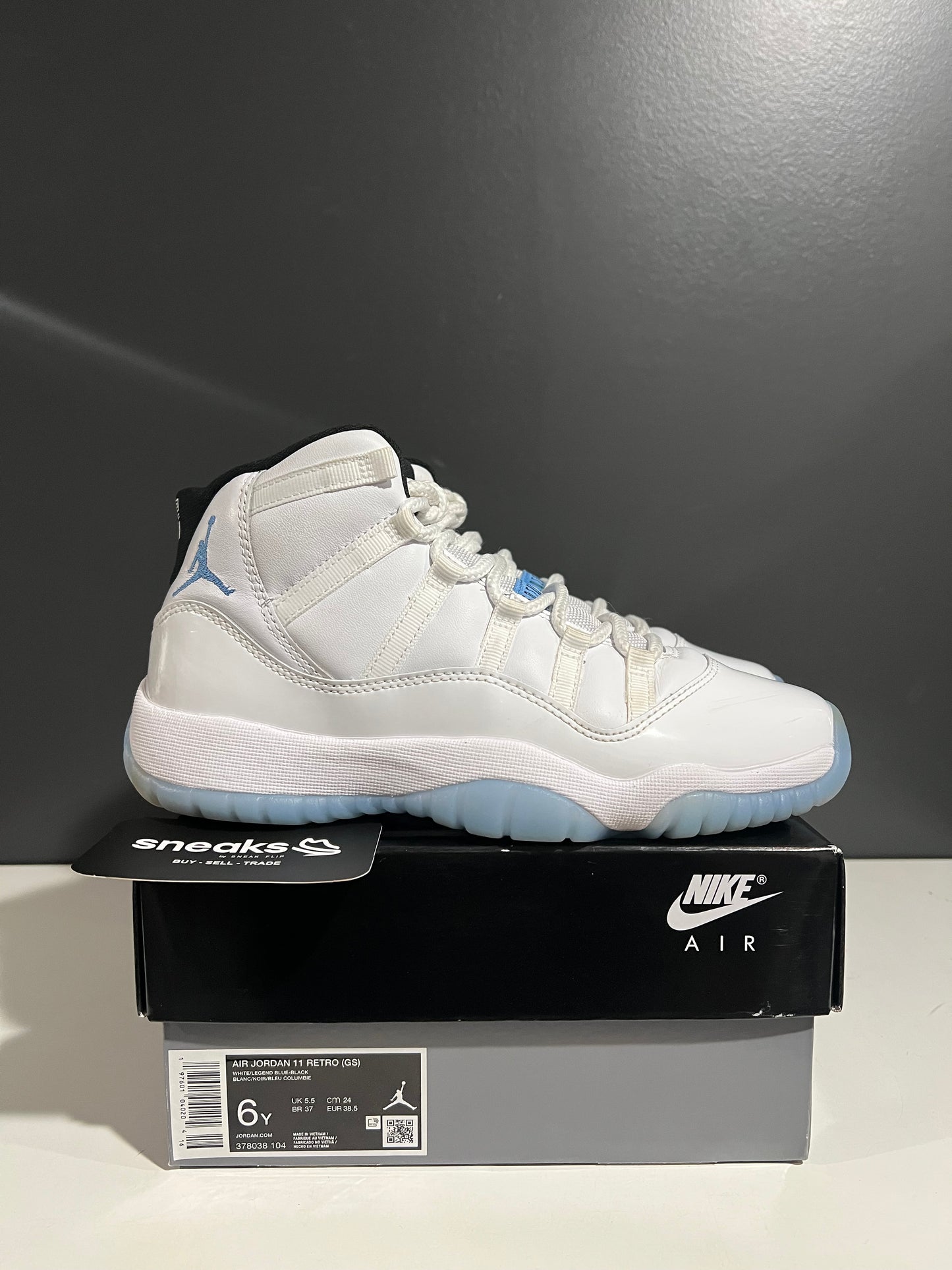 USED Air Jordan 11 Retro GS Legend Blue Columbia 2024 378038-104 SIZE 6Y OG ALL AG25-329