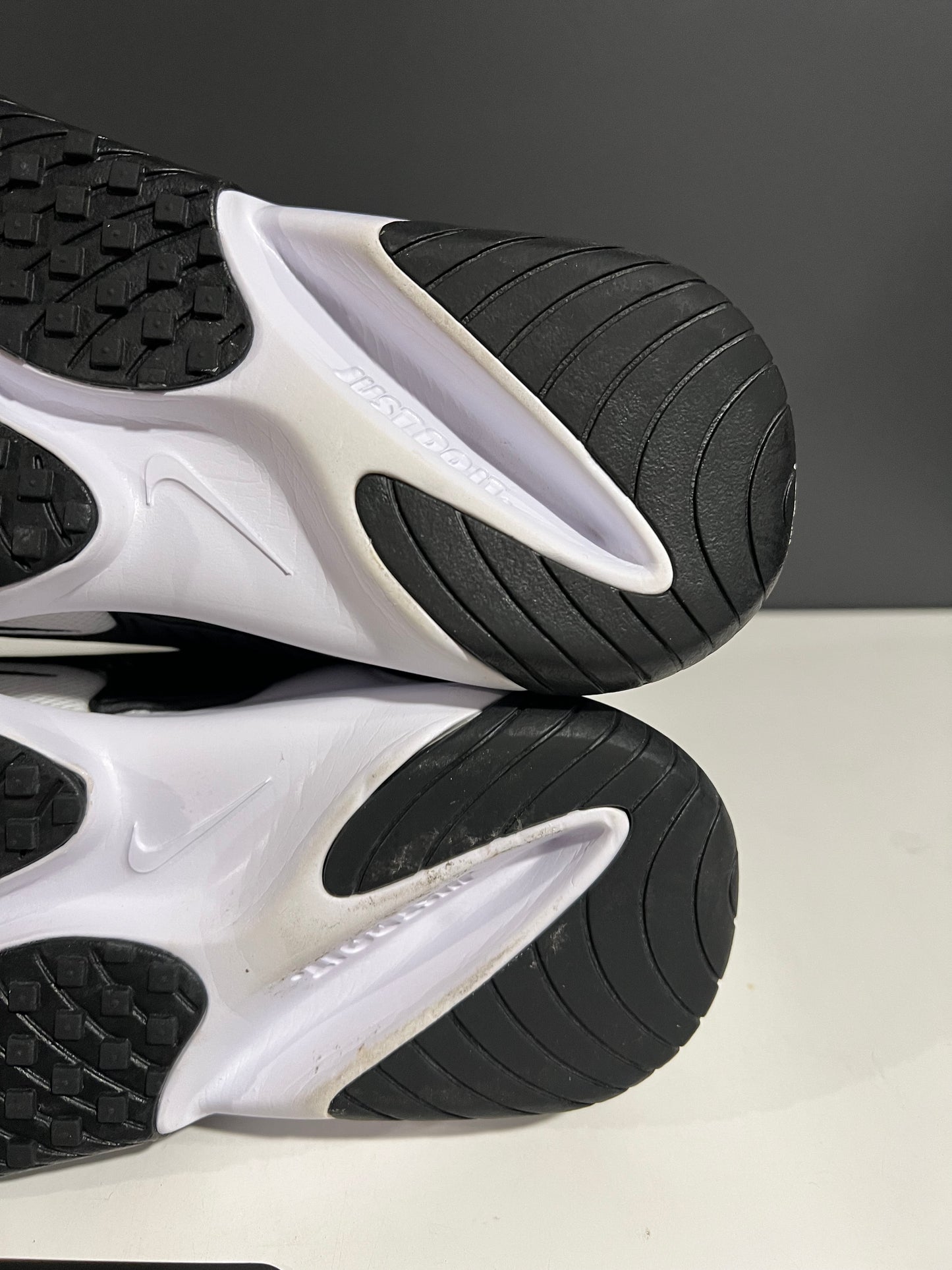 USED Wmns Zoom 2K White Black AO0354-100 SIZE 6Y NO BOX JY25-309