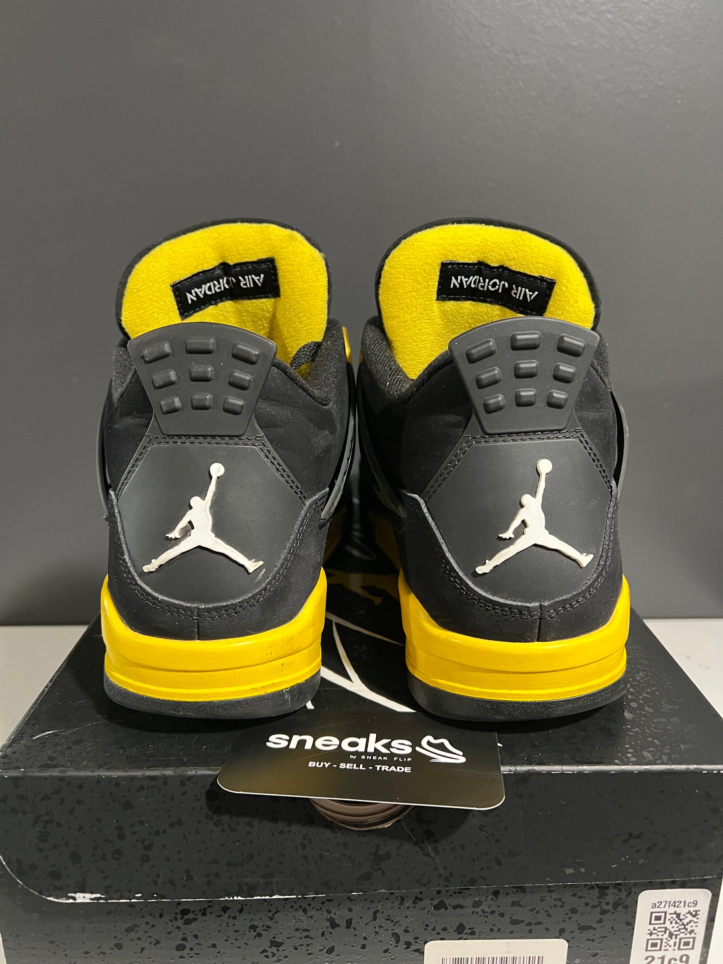 USED Air Jordan 4 Retro Thunder 2023 DH6927-017 SIZE 10.5M OG ALL AG25-324