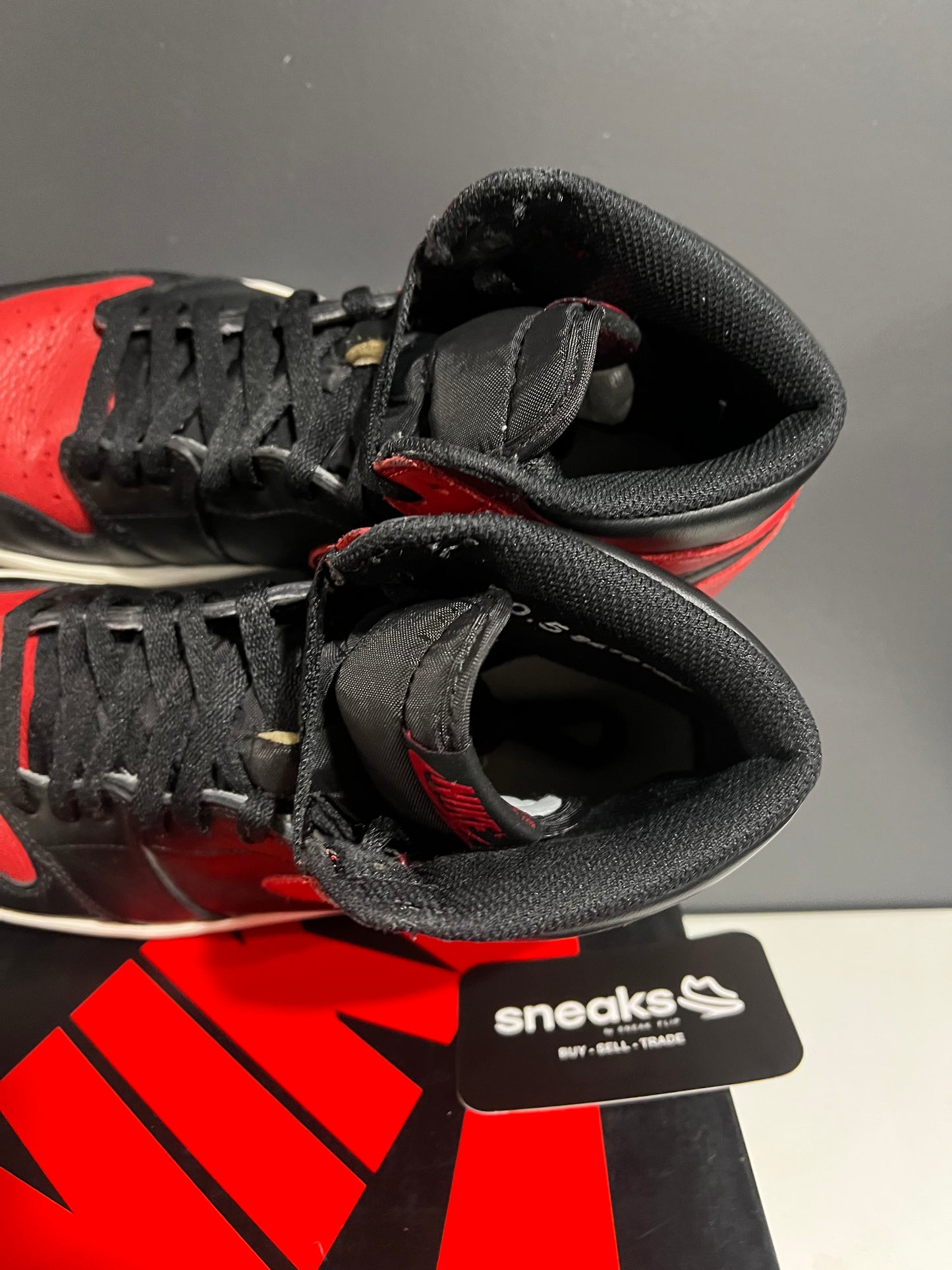 USED Air Jordan 1 Retro High OG Banned 2016 555088-001 SIZE 10.5M OG ALL AG25-264