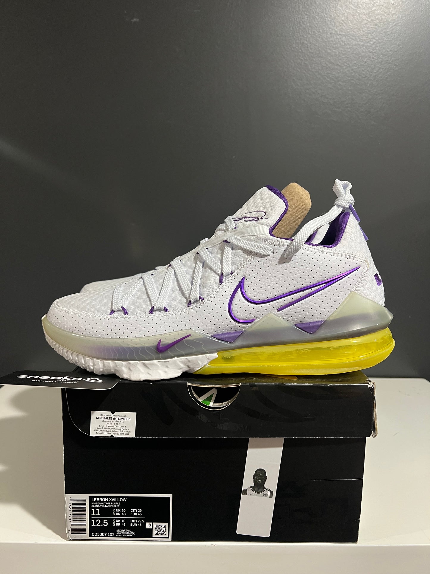 NEW Nike LeBron 17 Low Lakers CD5007-102 SIZE 11M OG ALL JY25-214