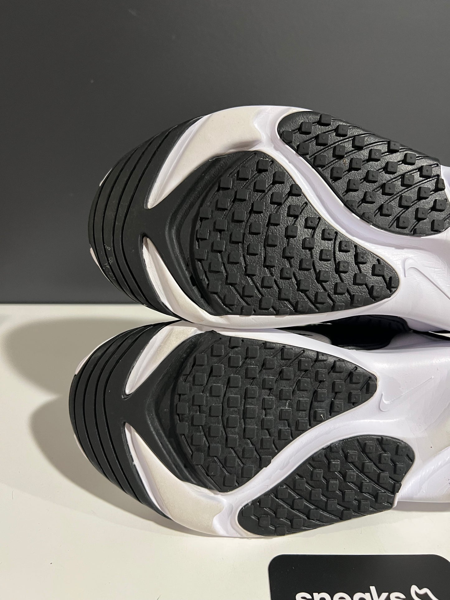 USED Wmns Zoom 2K White Black AO0354-100 SIZE 6Y NO BOX JY25-309