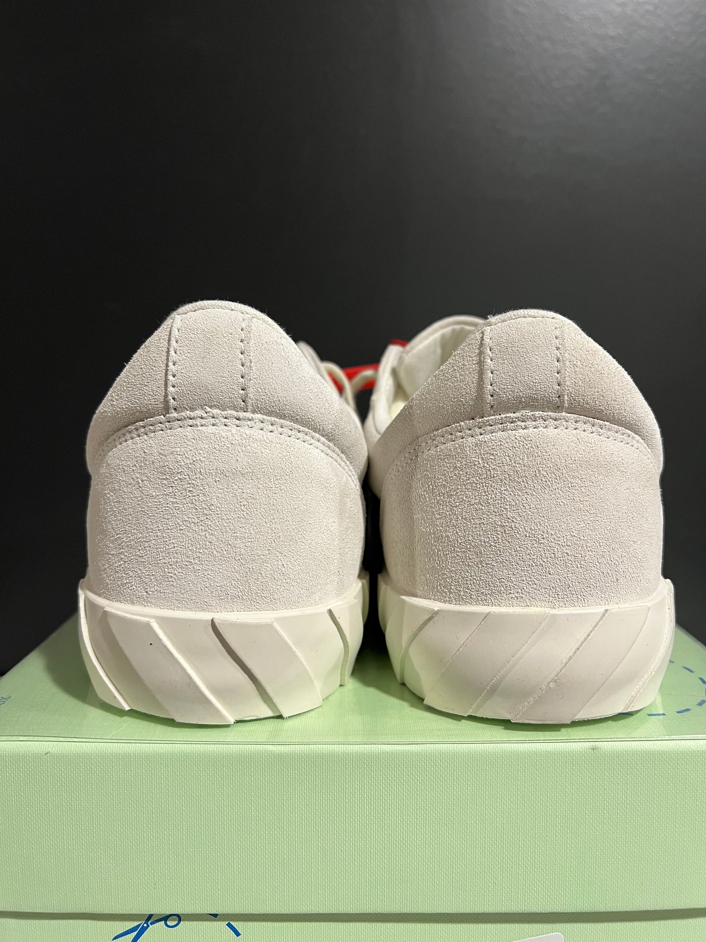 NEW Off-White Vulcanized Low Top White Suede OMIA085S23LEA0010101 43EU OG ALL JY25-57