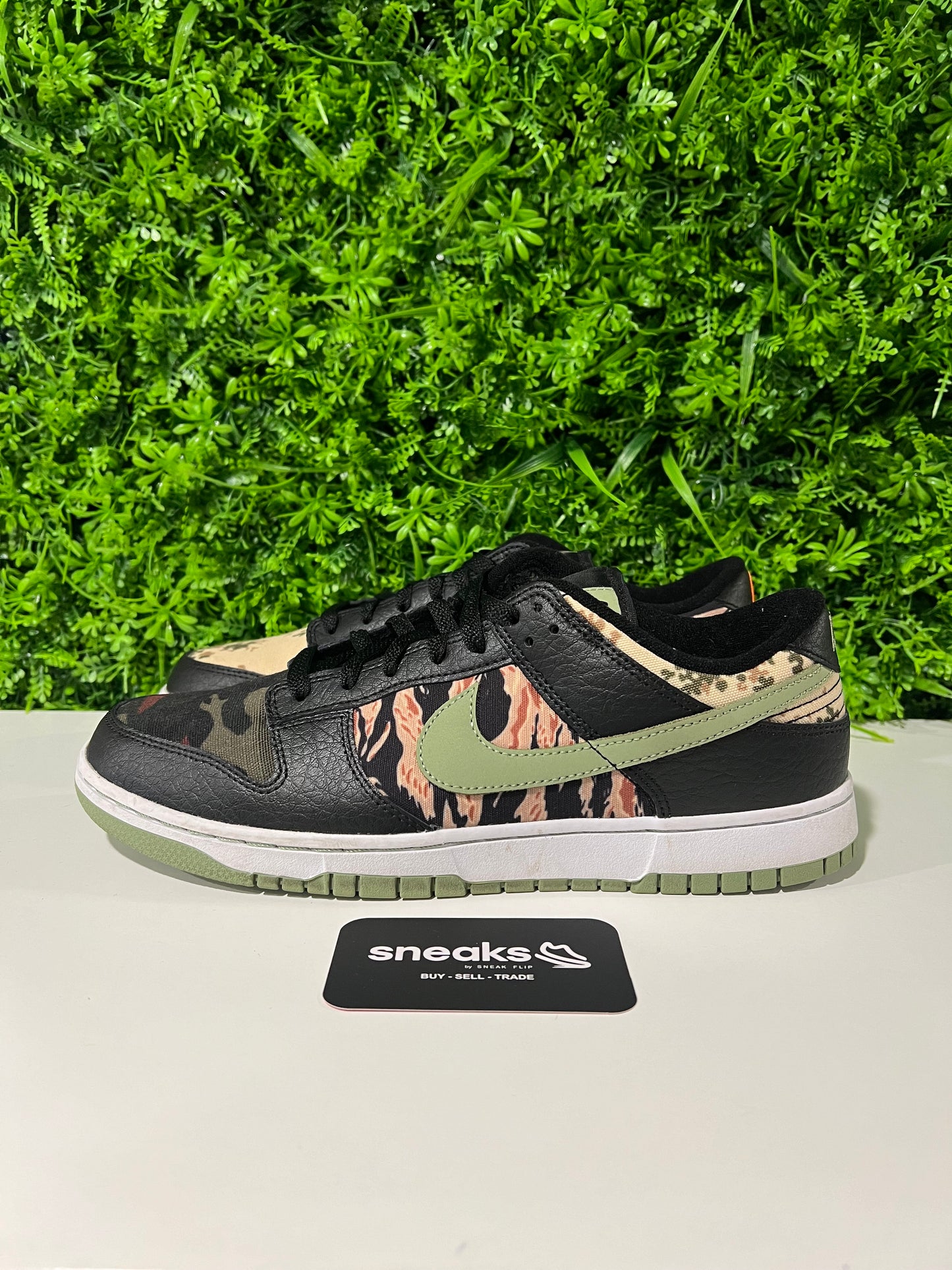 USED Dunk Low SE Black Multi-Camo DH0957-001 SIZE 10.5M NO BOX